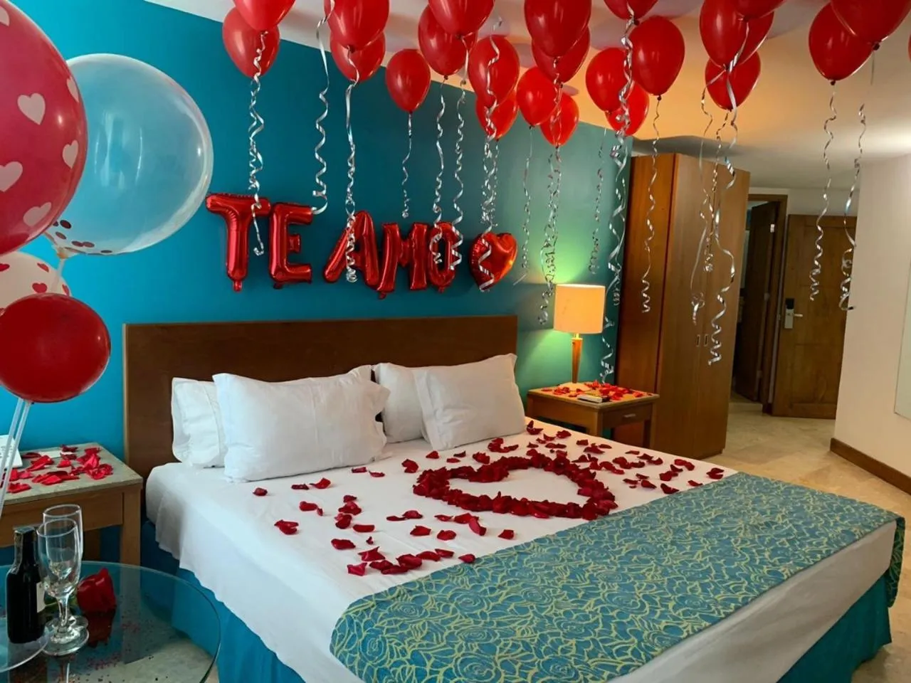 Photo of the whole room, Bed in Hotel Oceania Cartagena