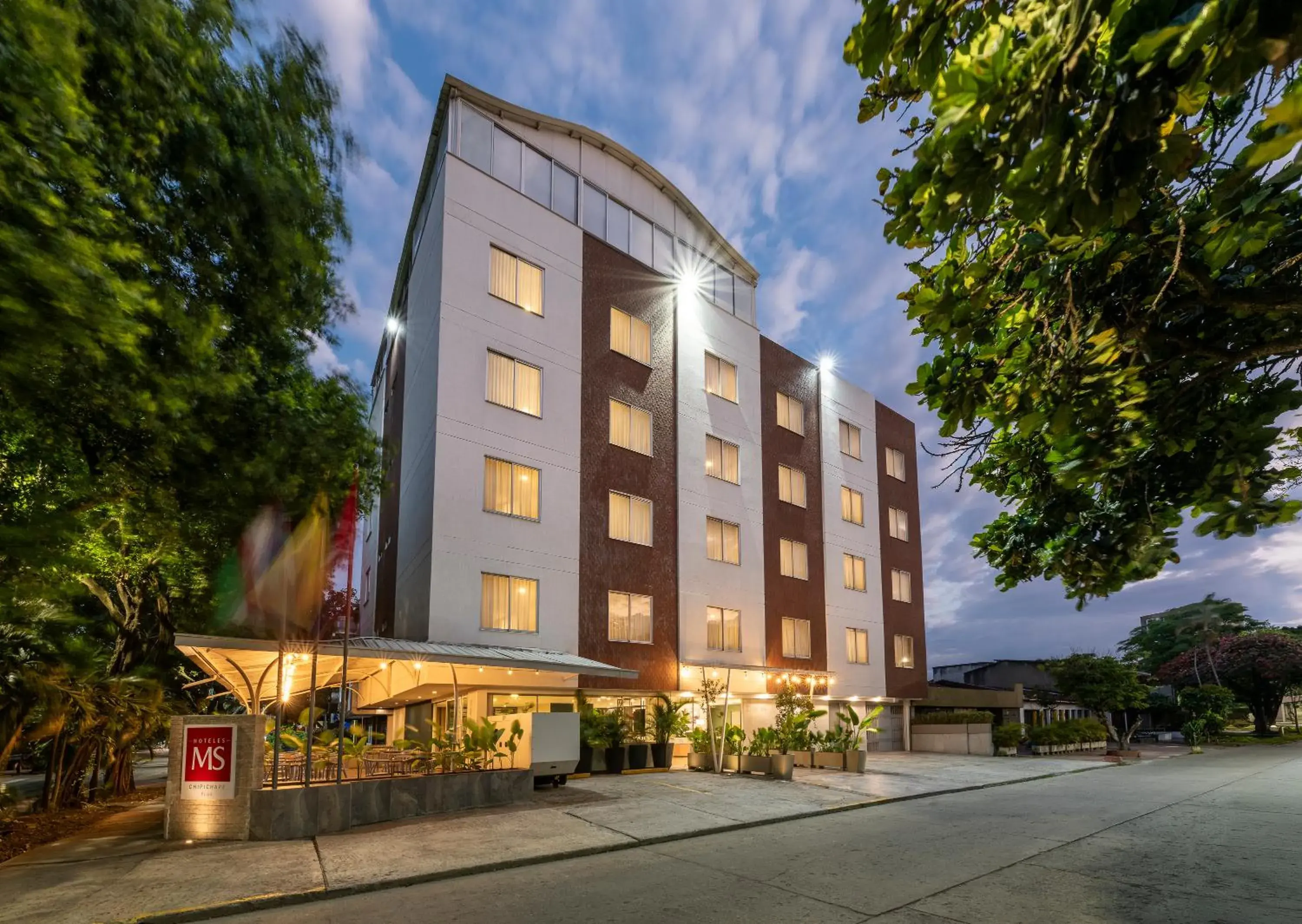 Property building in Hotel MS Chipichape Plus Property building in Hotel MS Chipichape Plus