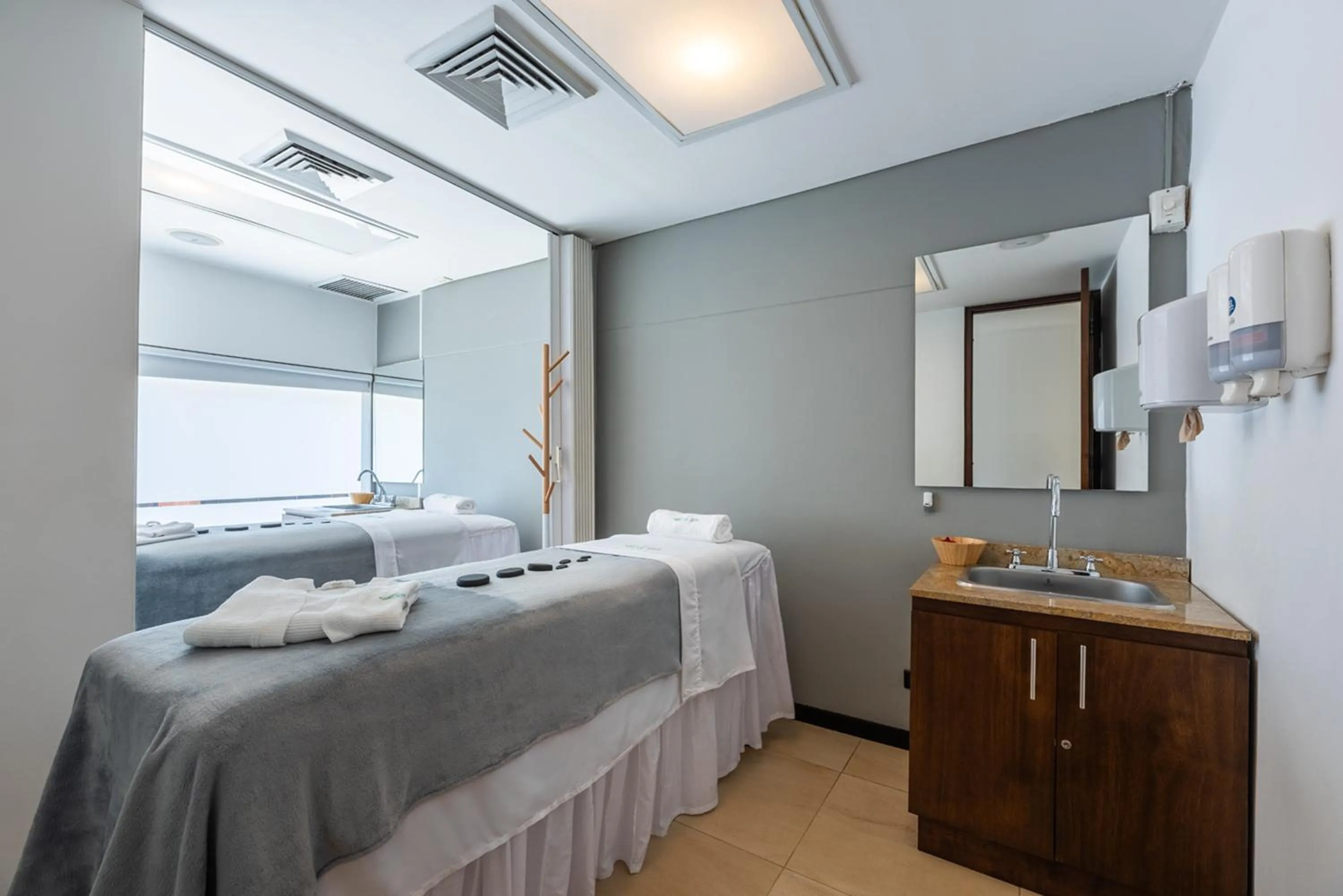 Spa and wellness centre/facilities, Bed in Hotel Estelar Milla De Oro