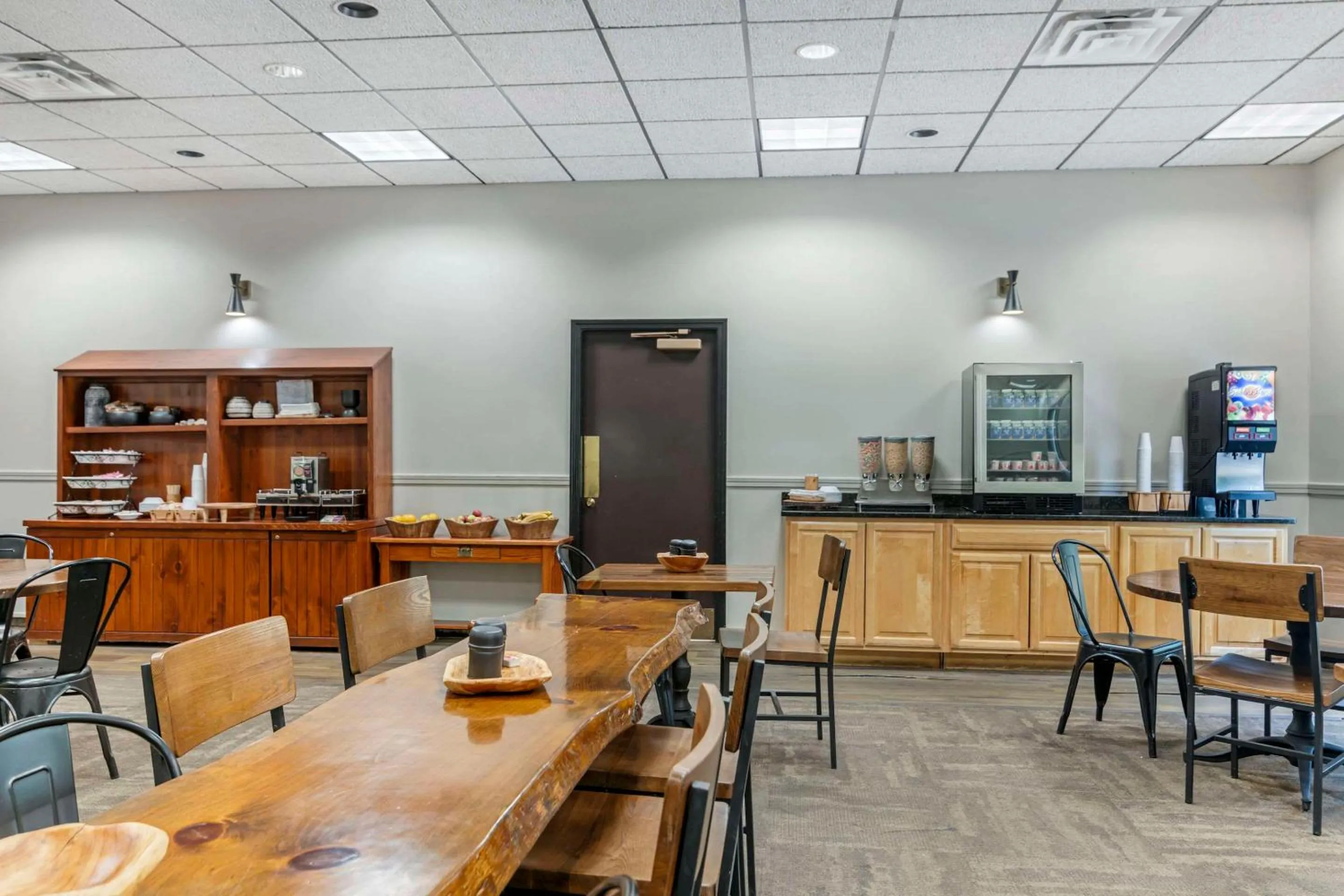 Breakfast in Green Granite Inn, Ascend Hotel Collection