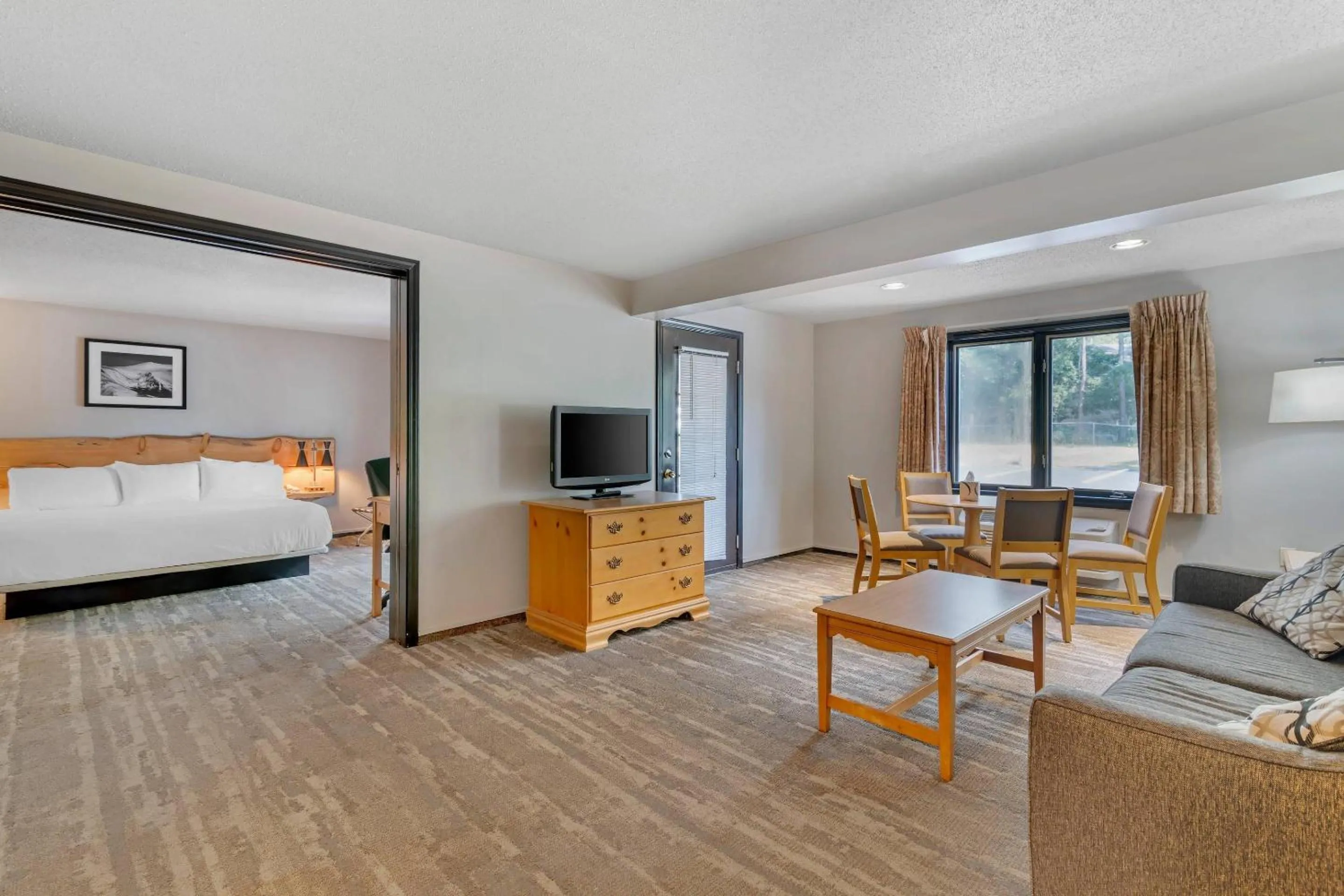 Bedroom, Bed in Green Granite Inn, an Ascend Collection Hotel