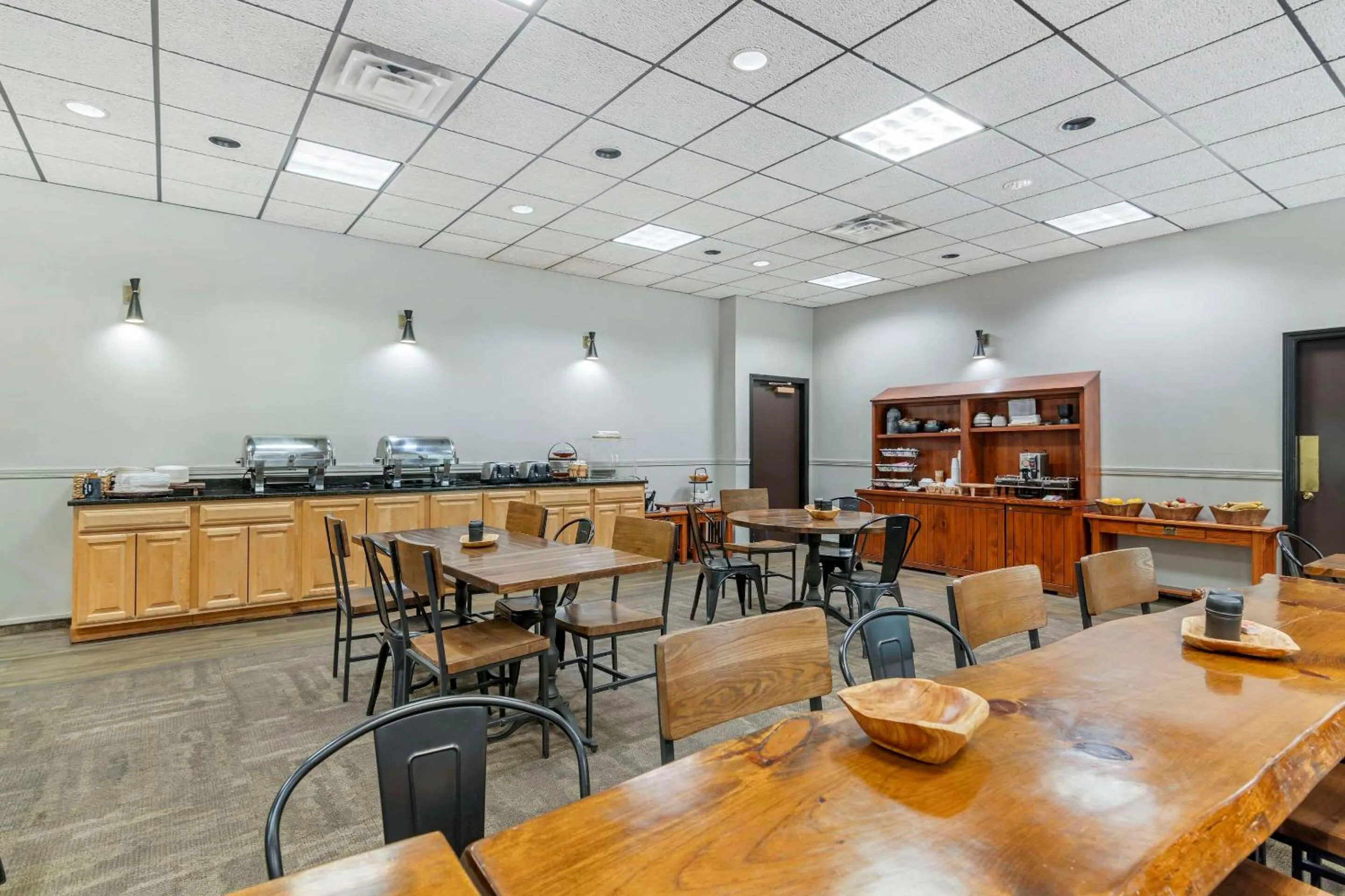 Breakfast in Green Granite Inn, Ascend Hotel Collection