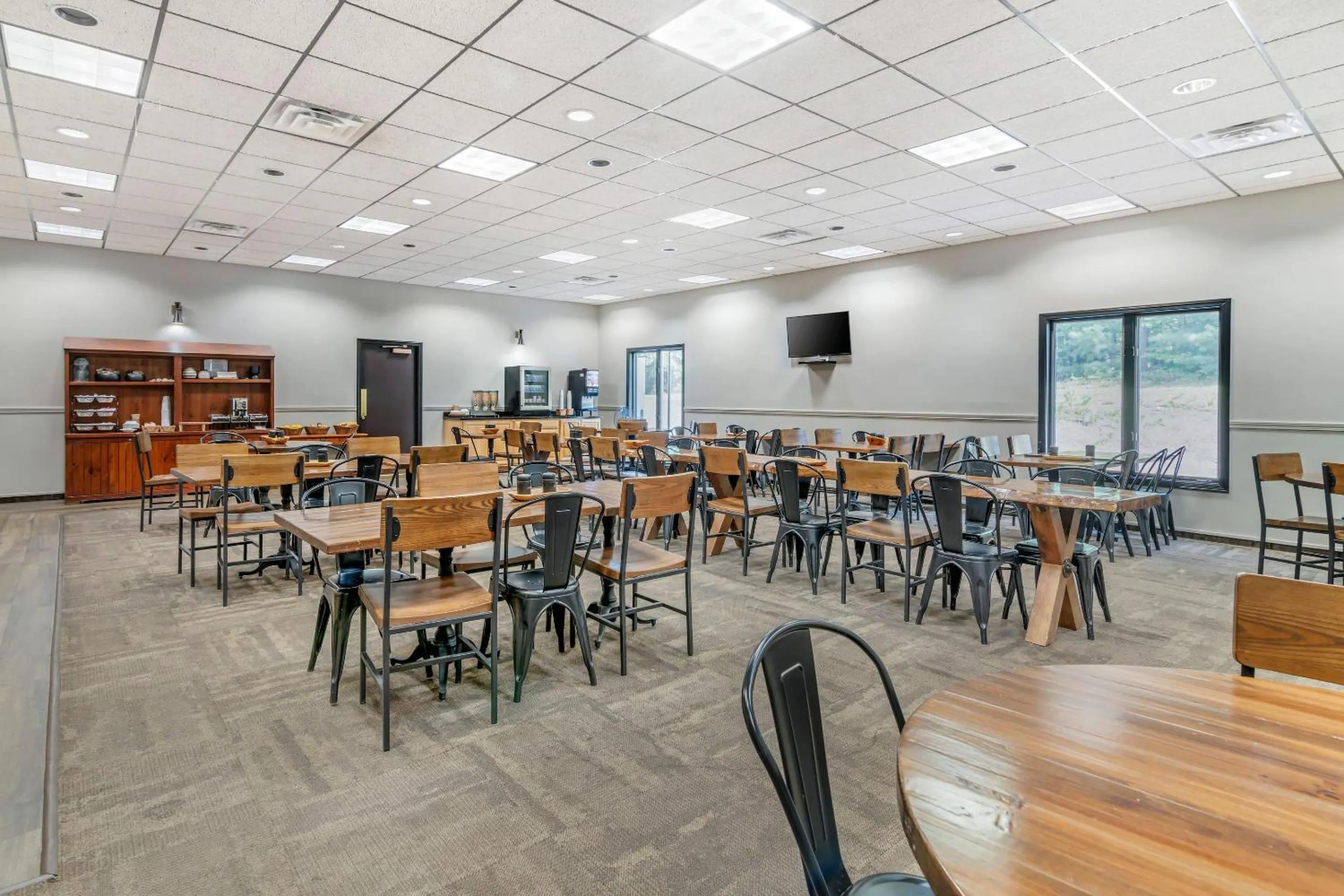 Breakfast in Green Granite Inn, an Ascend Collection Hotel