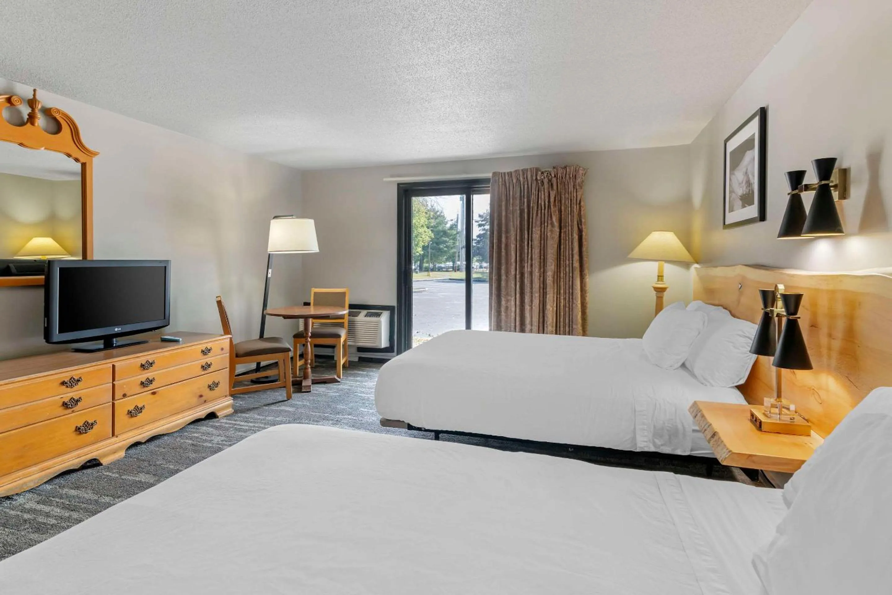 Bedroom in Green Granite Inn, Ascend Hotel Collection