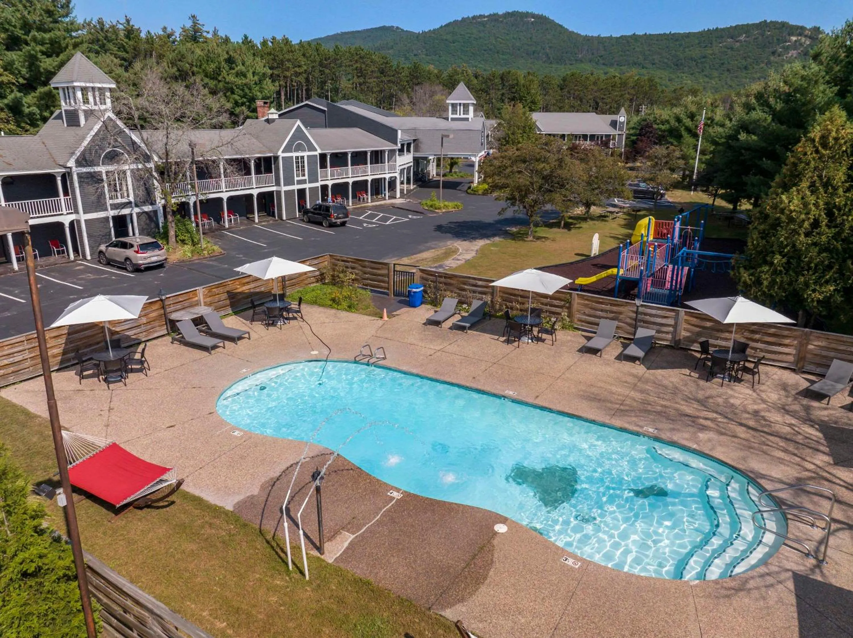 Swimming pool in Green Granite Inn, Ascend Hotel Collection