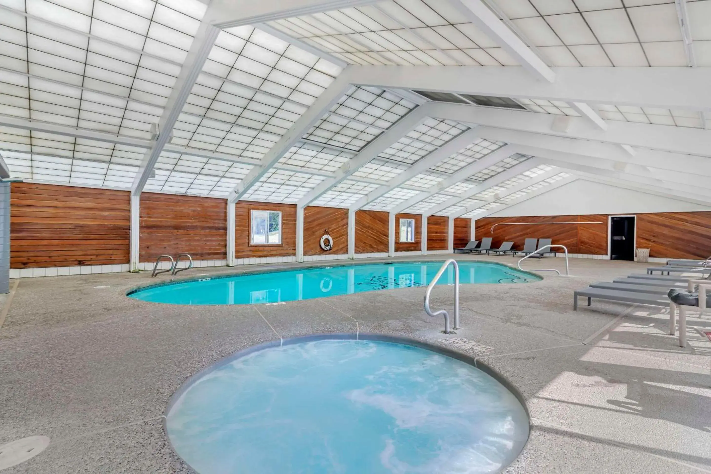 Swimming pool in Green Granite Inn, Ascend Hotel Collection Swimming pool in Green Granite Inn, Ascend Hotel Collection