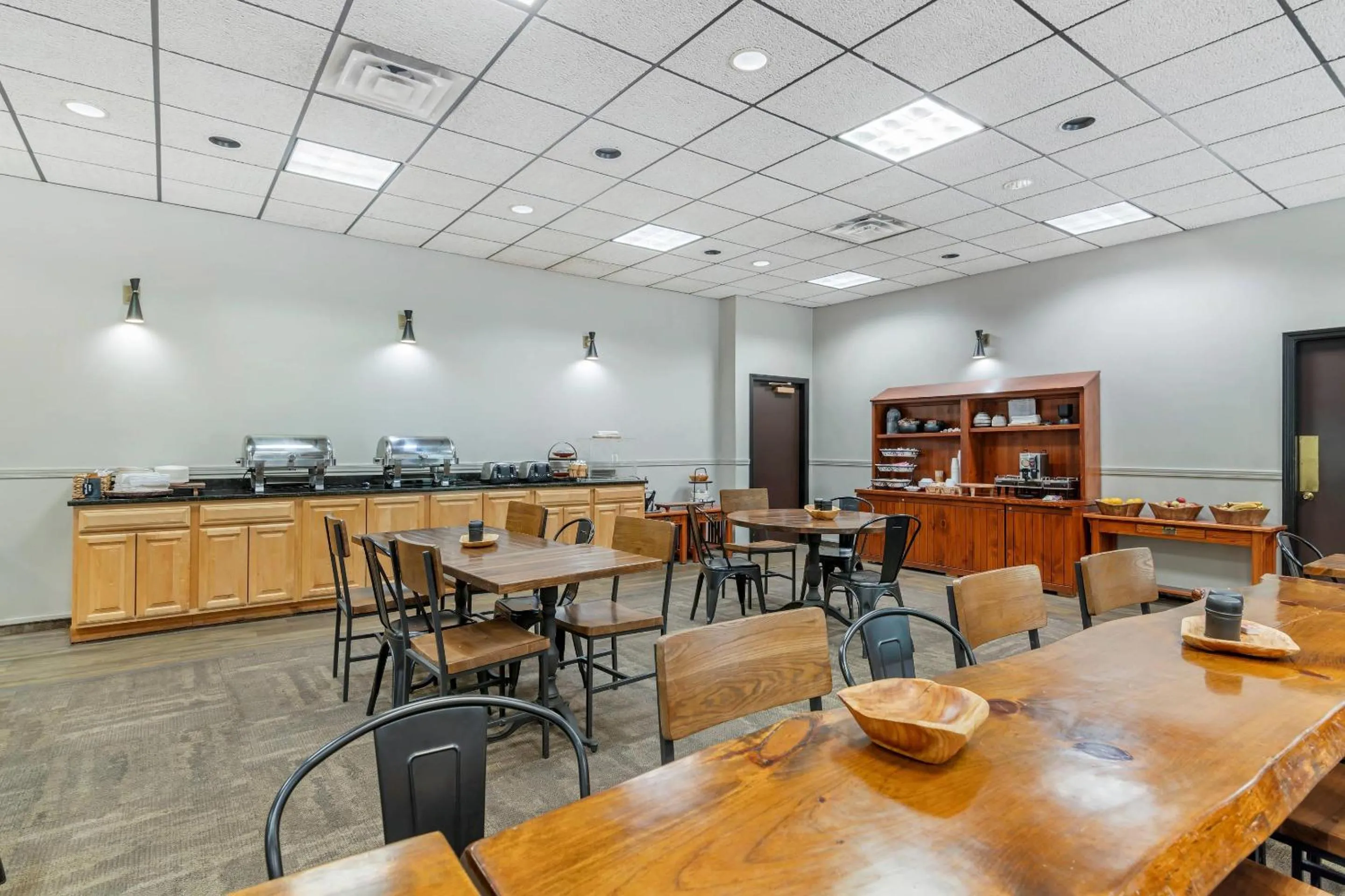 Breakfast in Green Granite Inn, an Ascend Collection Hotel