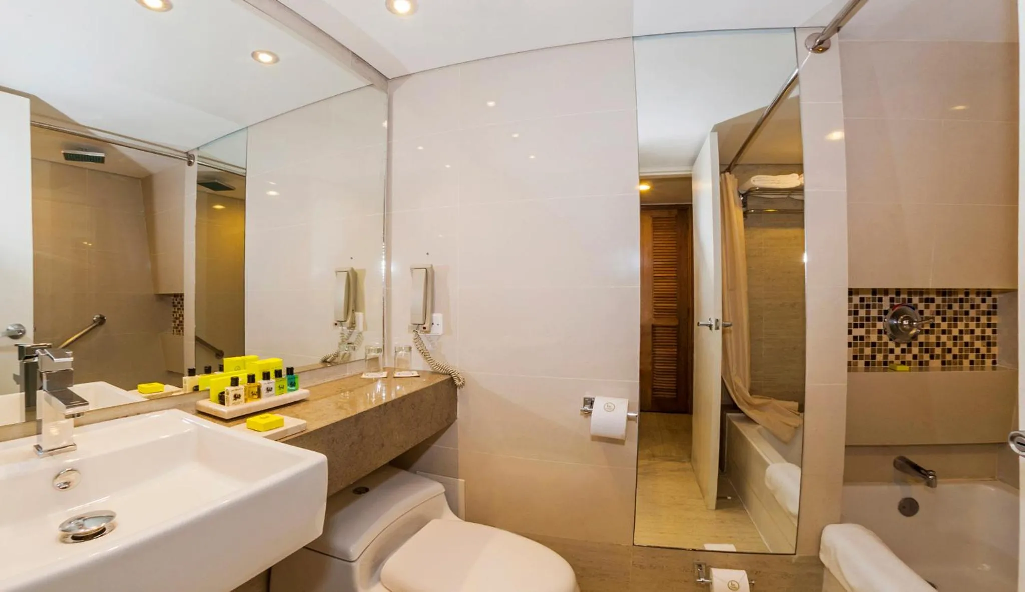 Bathroom in Hotel Almirante Cartagena Colombia