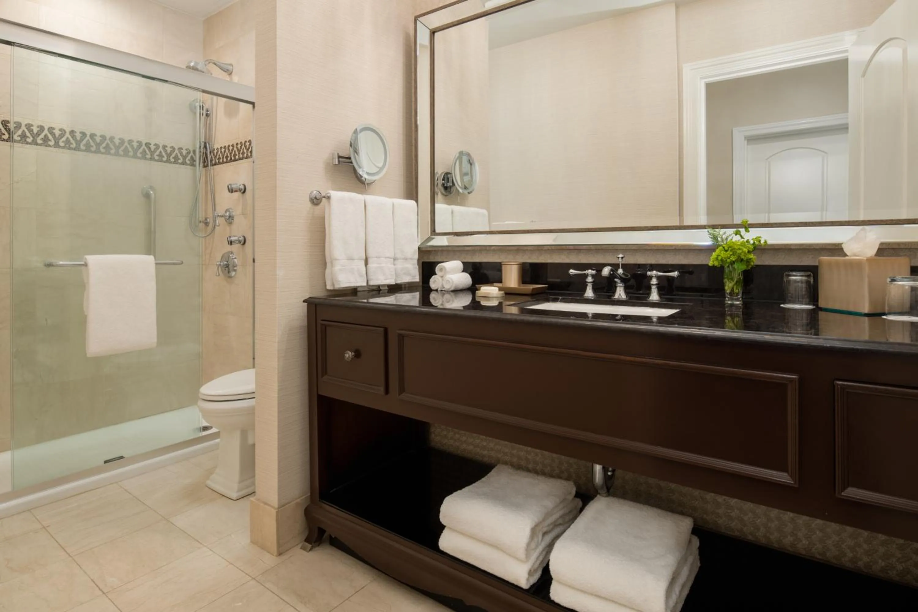 Bathroom in The Roosevelt Hotel New Orleans - Waldorf Astoria Hotels & Resorts