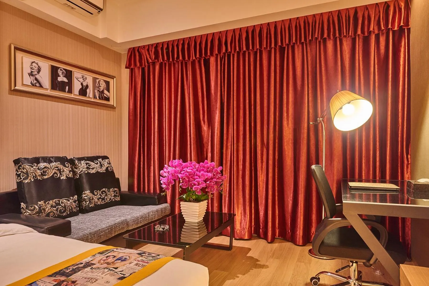 Library, Bed in Heefun International Apartment - Free Shuttle to Canton Fair