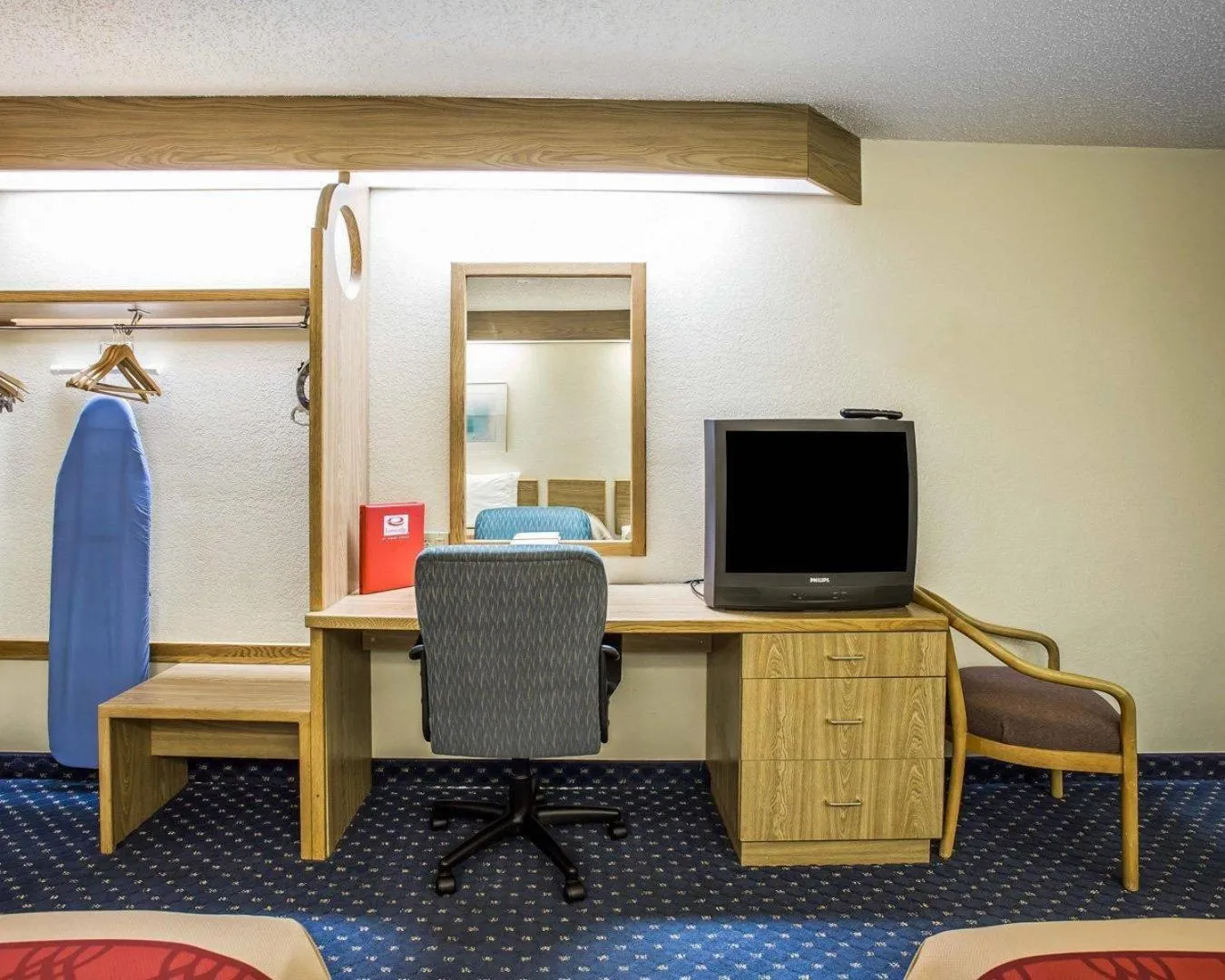 Bedroom in Econo Lodge Denver International Airport