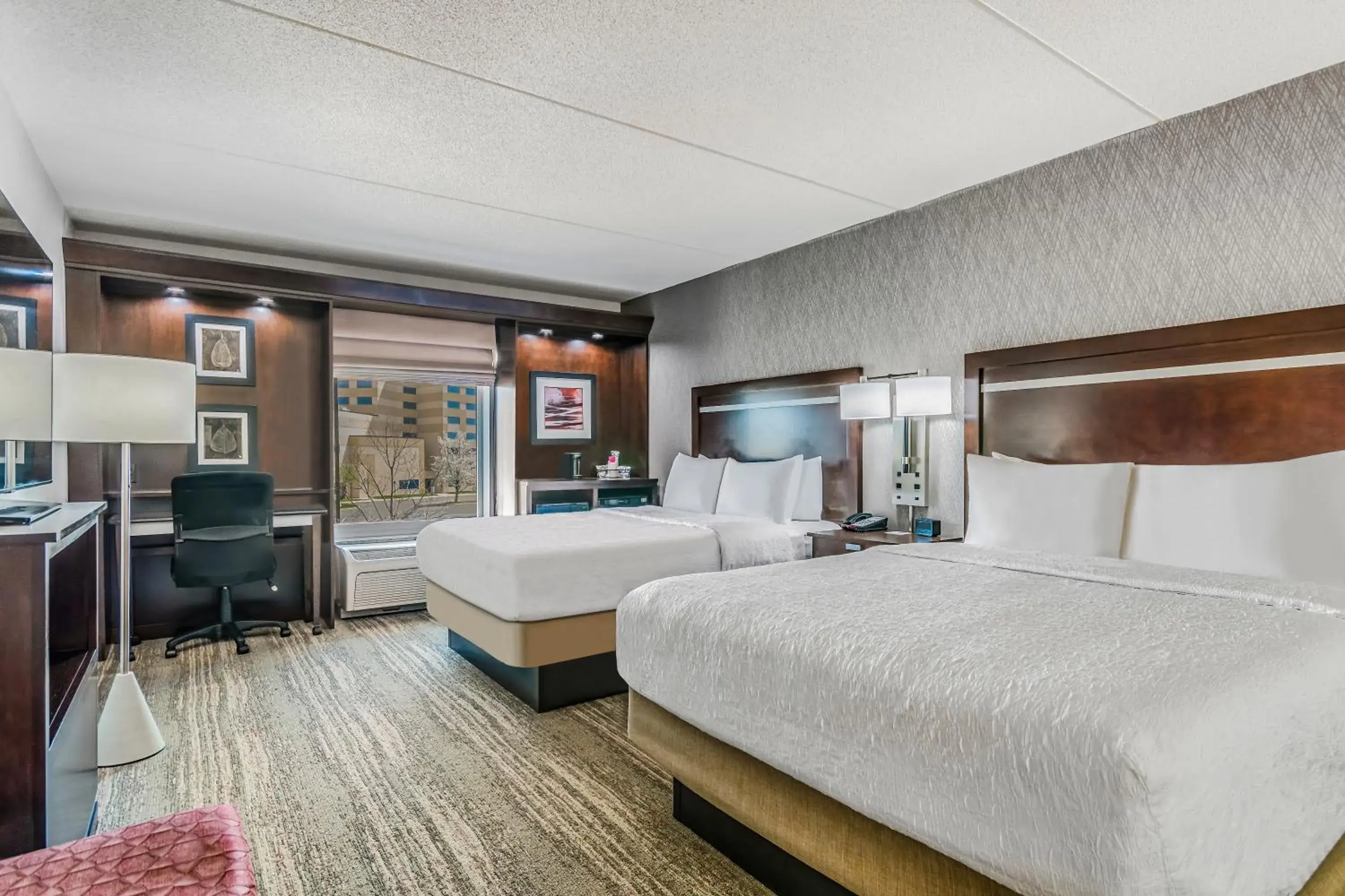 Bed in Hampton Inn & Suites Detroit/Airport Romulus Bed in Hampton Inn & Suites Detroit/Airport Romulus