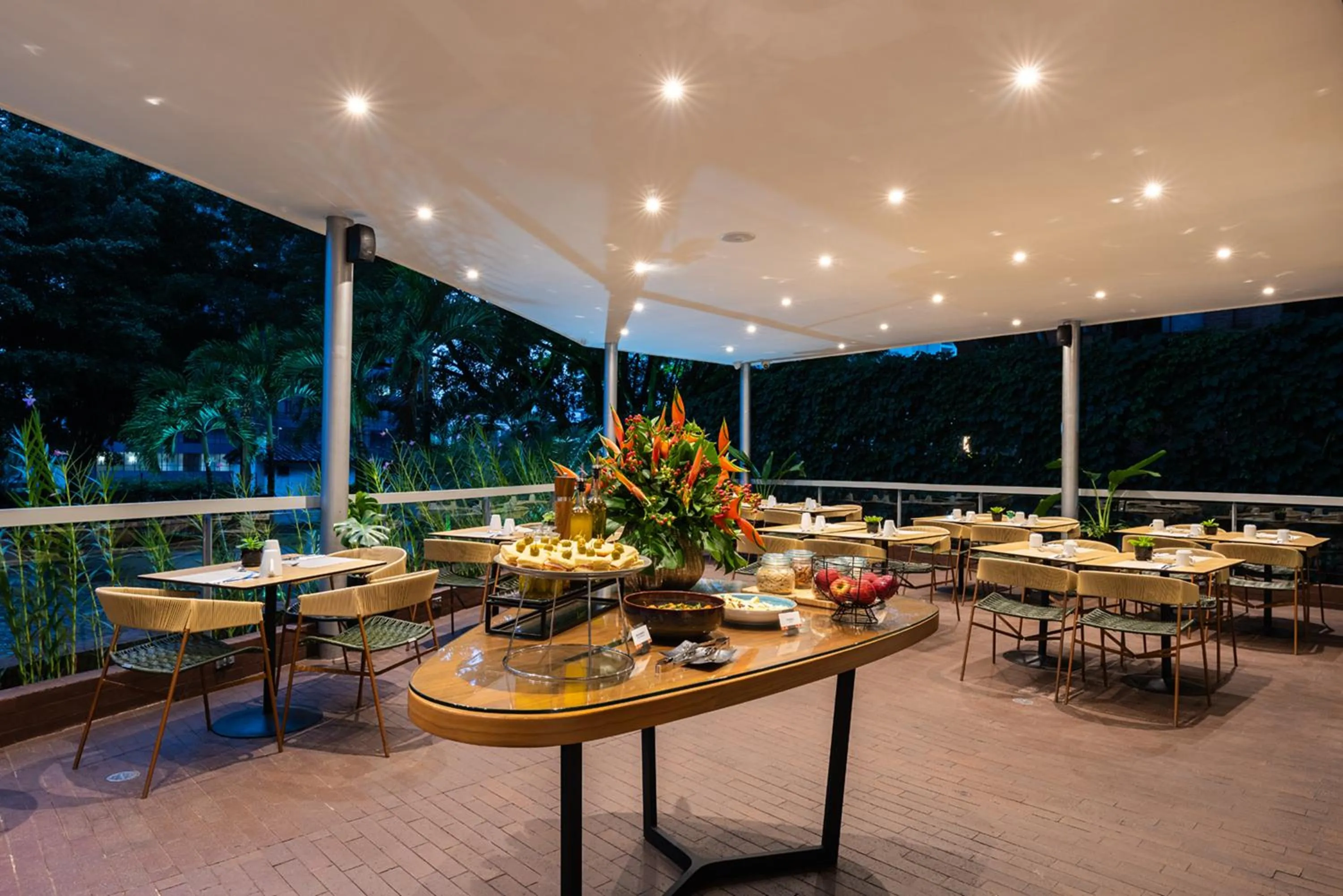 Restaurant/places to eat in Hotel Estelar Blue