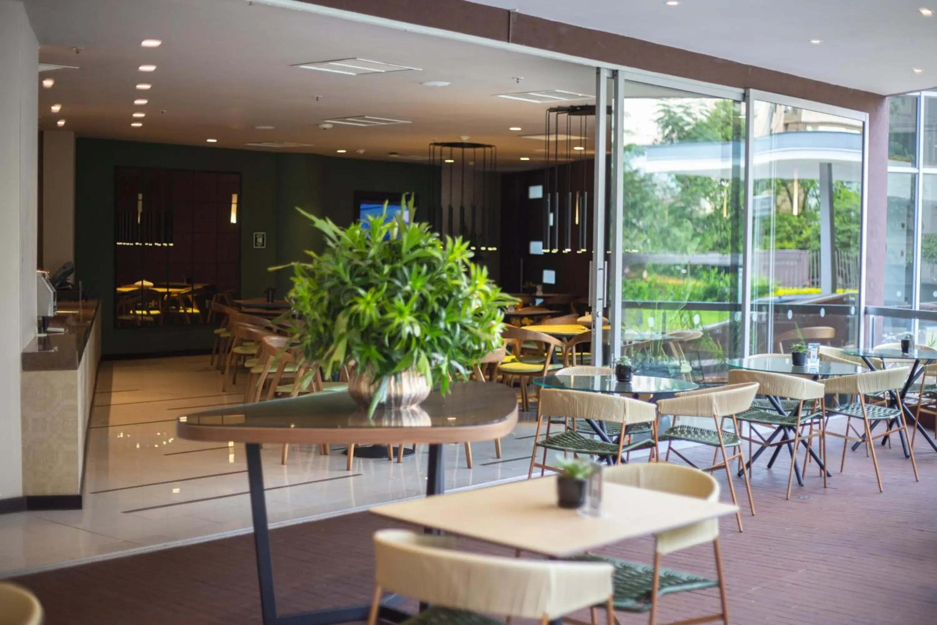 Restaurant/places to eat in Hotel Estelar Blue Restaurant/places to eat in Hotel Estelar Blue