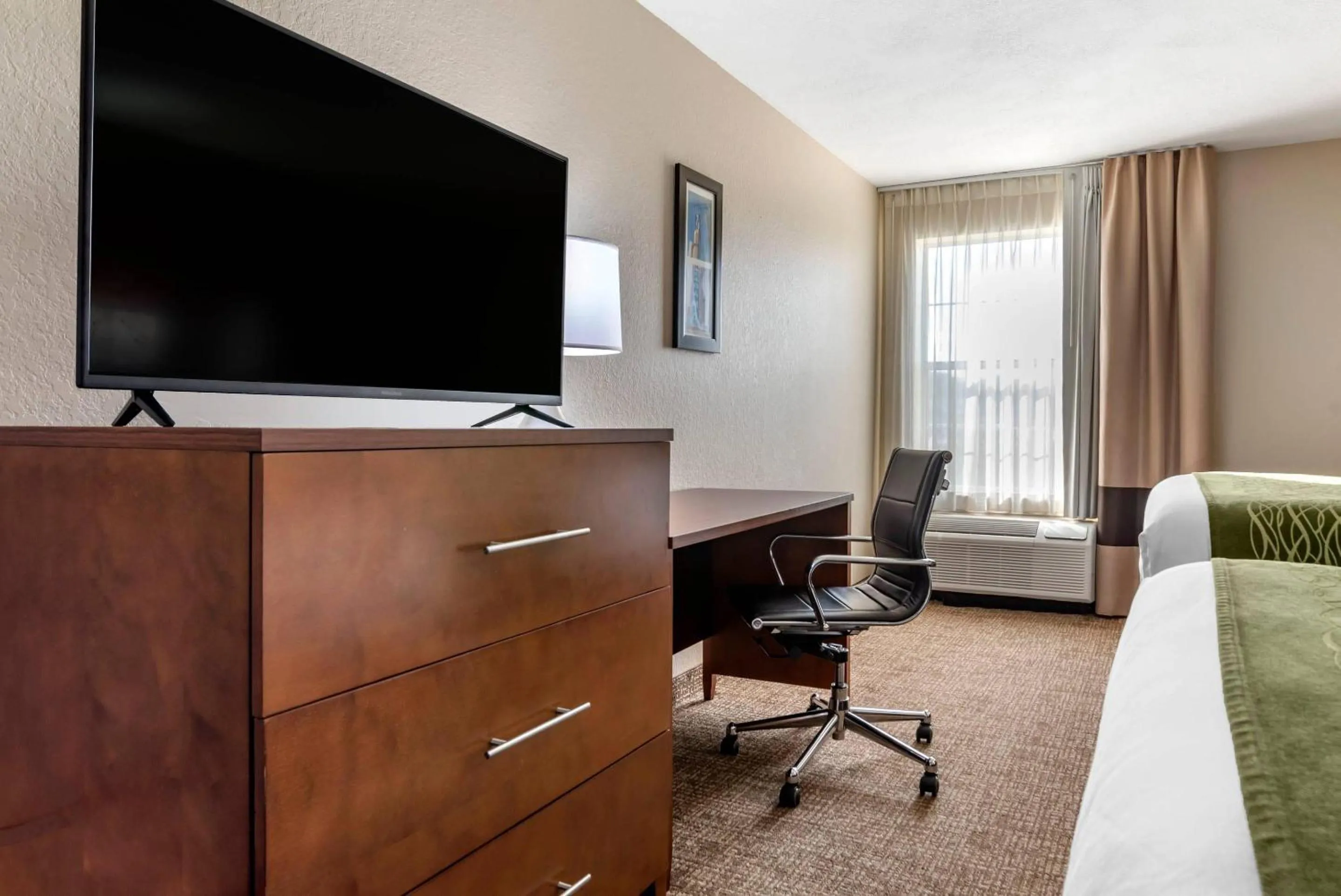 Bedroom in Comfort Inn Birmingham - Irondale