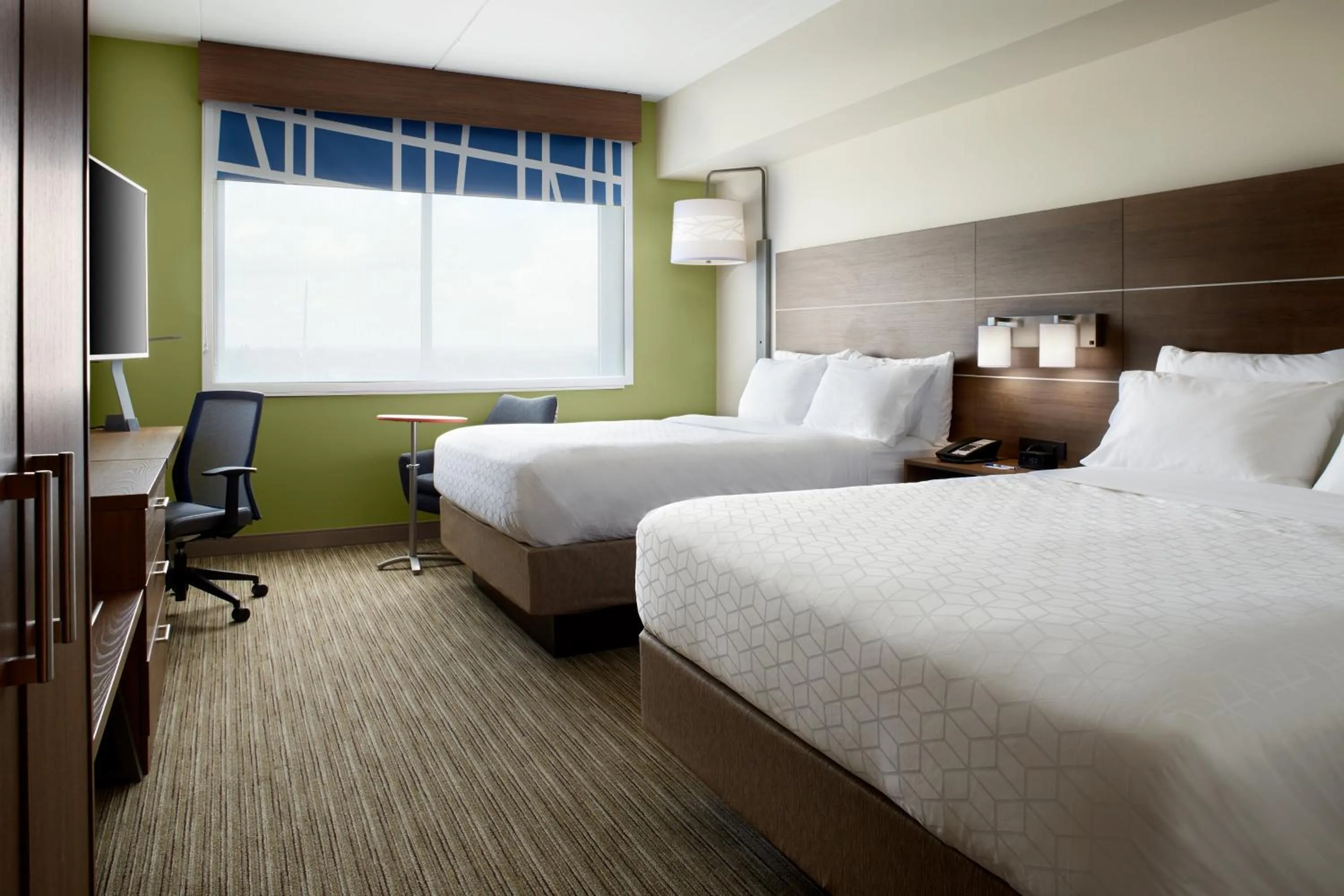 Photo of the whole room, Bed in Holiday Inn Express & Suites - Cincinnati North - Liberty Way by IHG