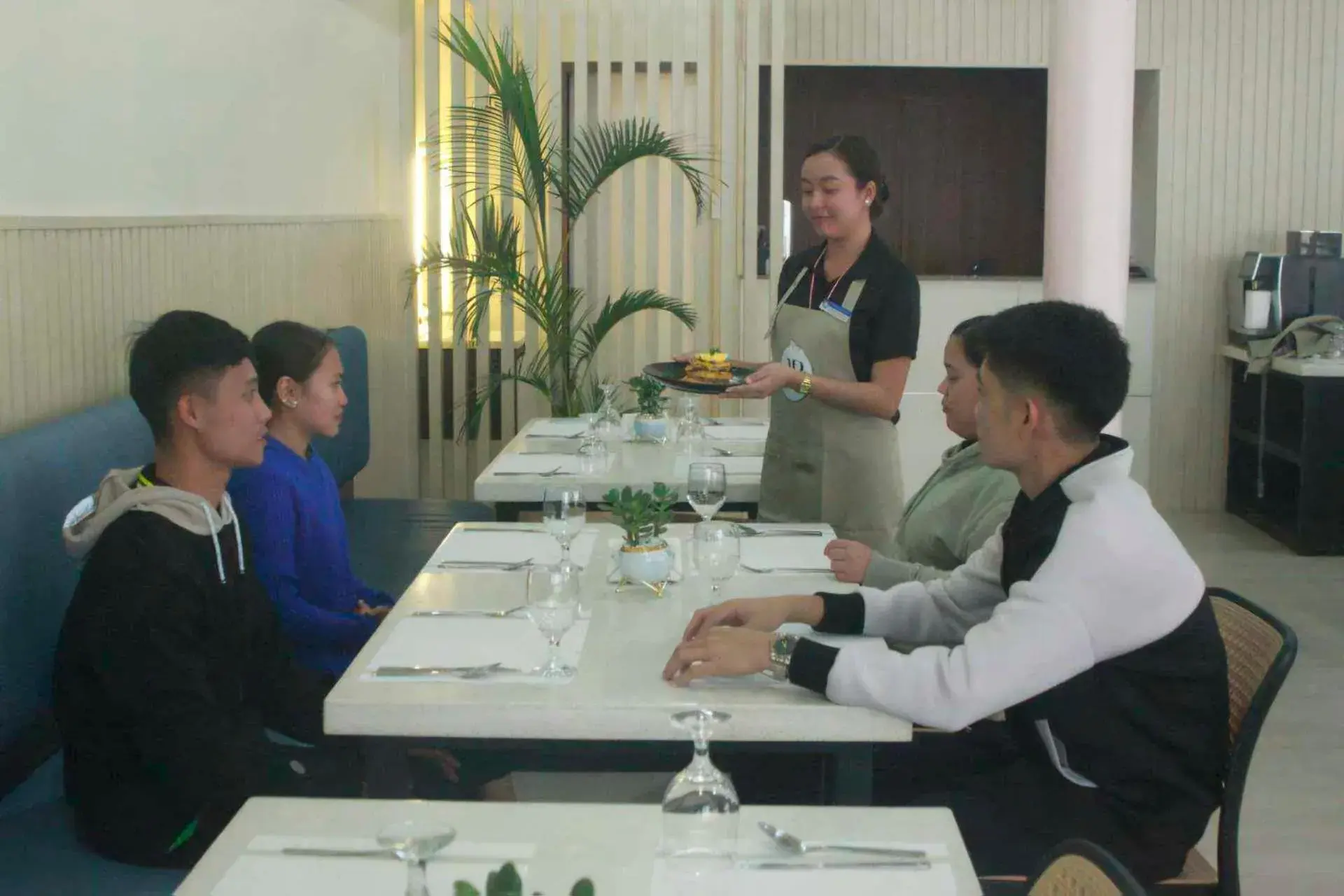 Restaurant/places to eat in Albergo Hotel Restaurant/places to eat in Albergo Hotel