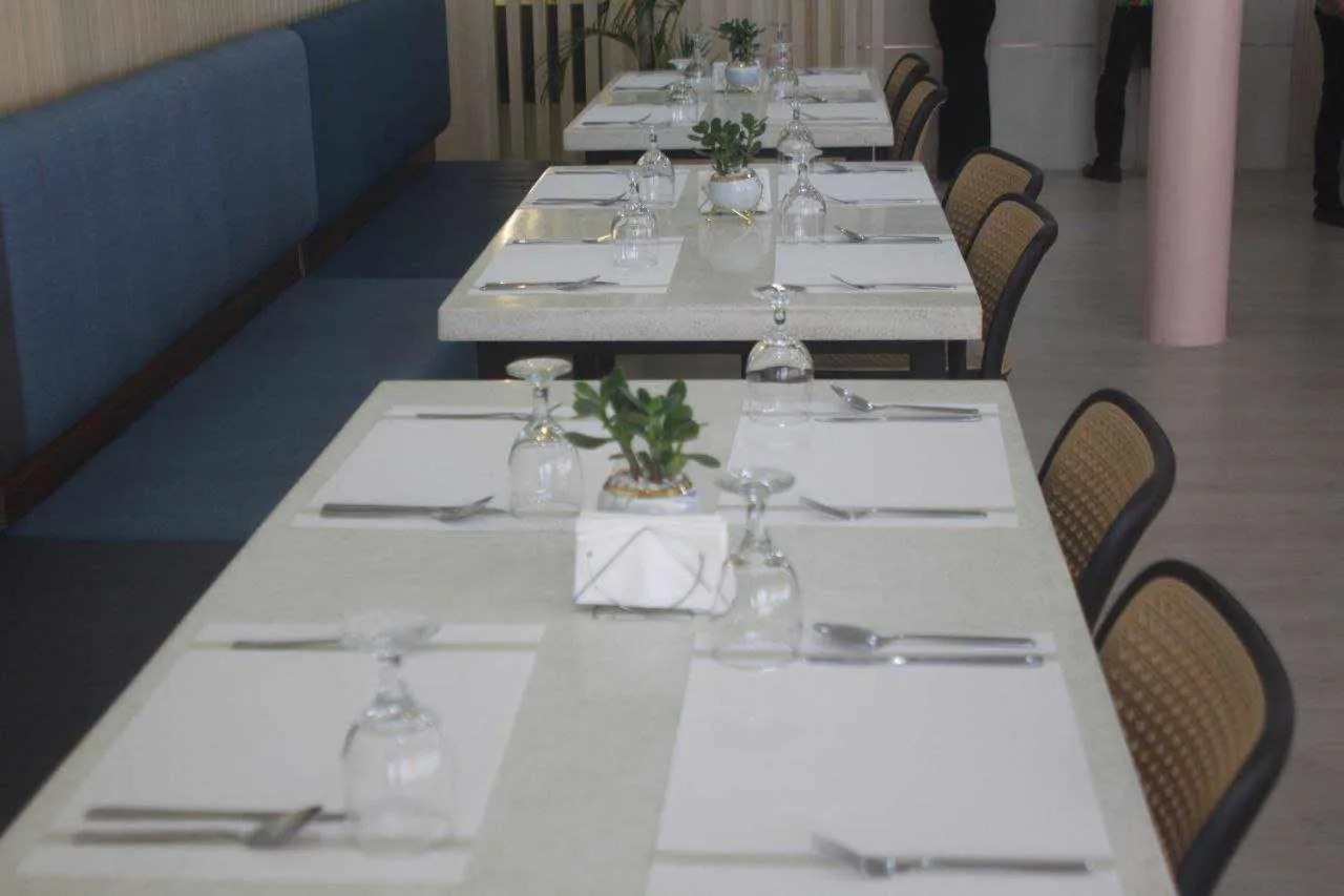 Restaurant/places to eat in Albergo Hotel