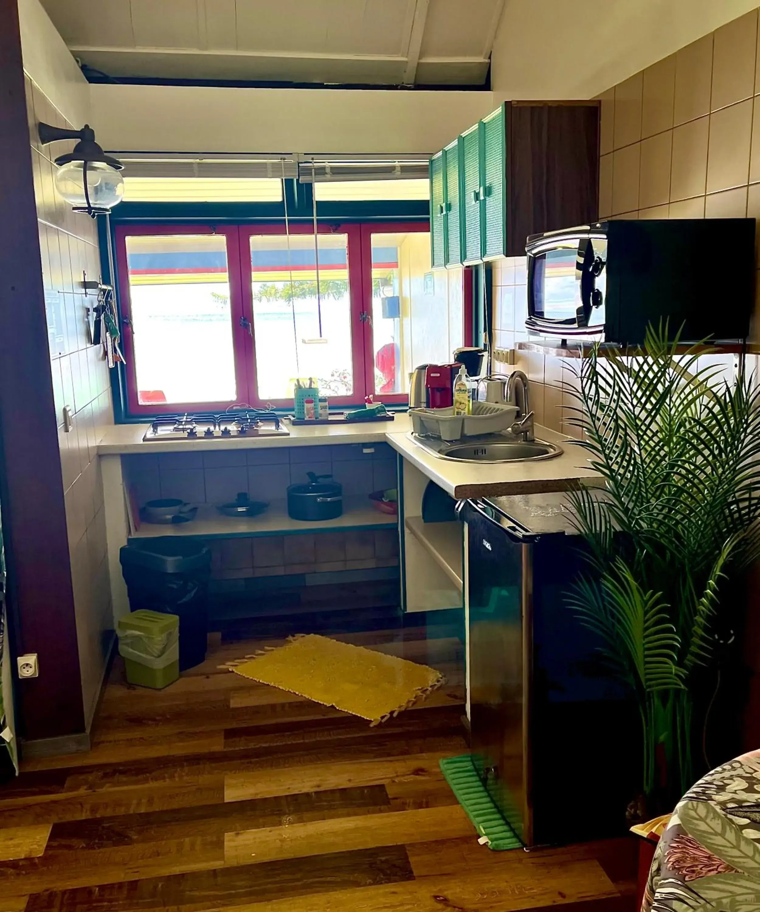 Oceanfront Studio in Linareva Moorea Beach Resort Oceanfront Studio in Linareva Moorea Beach Resort