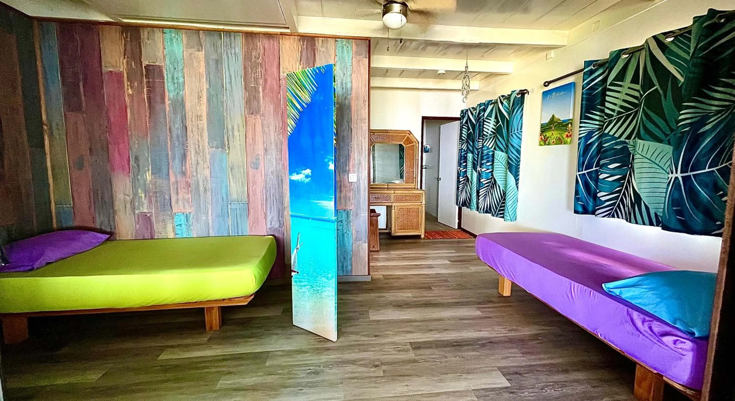 Living room, Bed in Linareva Moorea Beach Resort