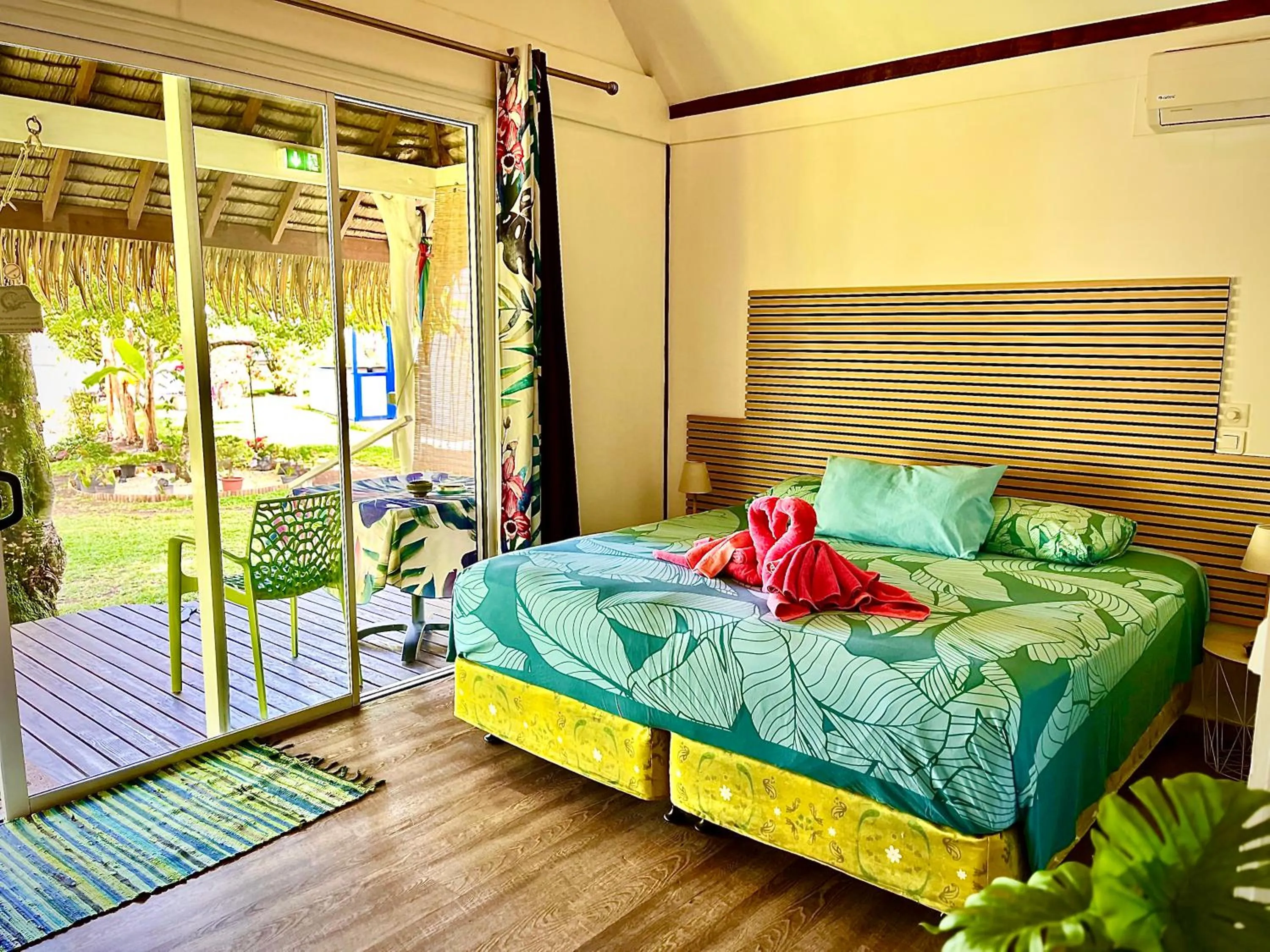 Patio, Bed in Linareva Moorea Beach Resort