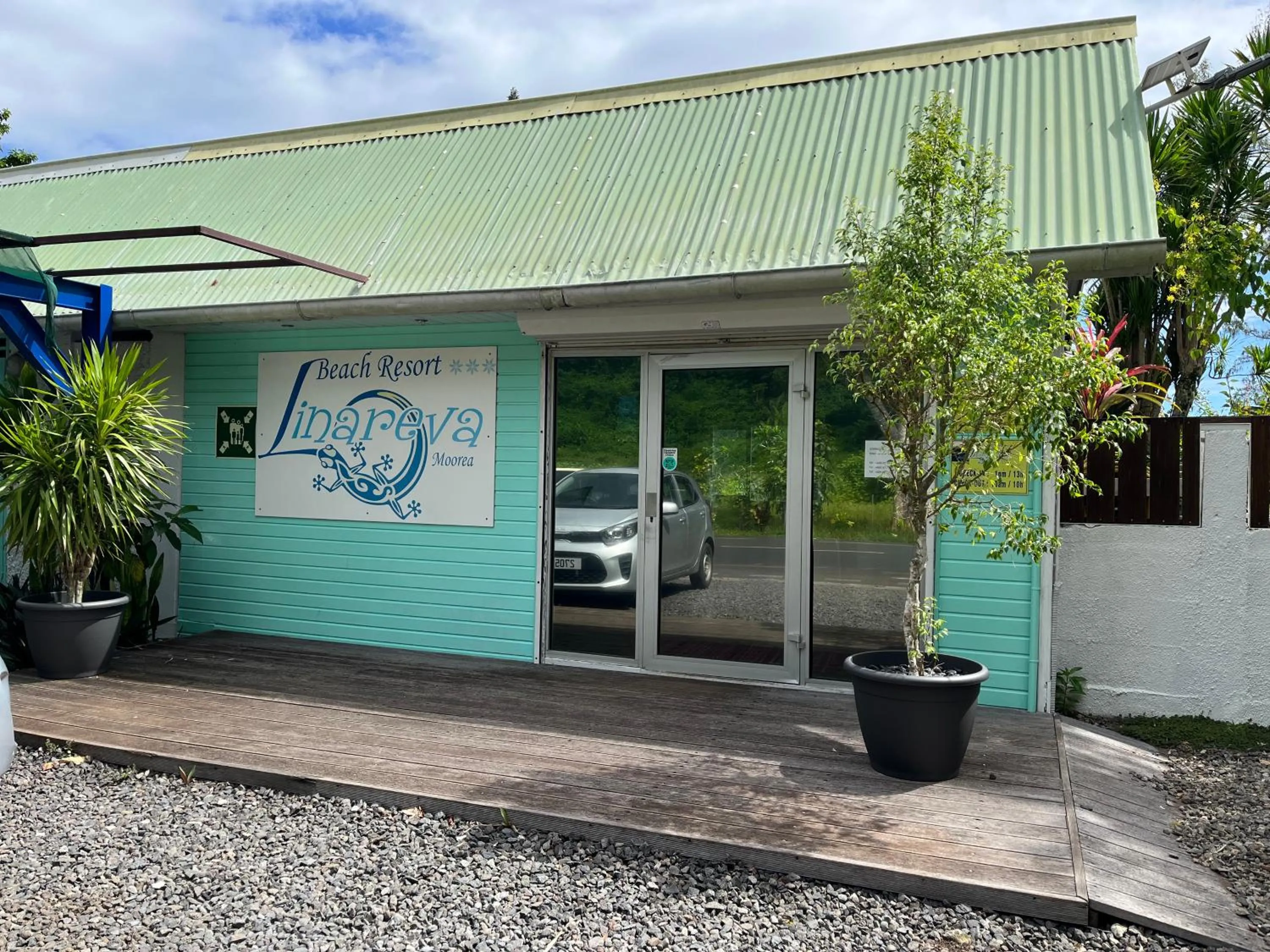 Facade/entrance in Linareva Moorea Beach Resort