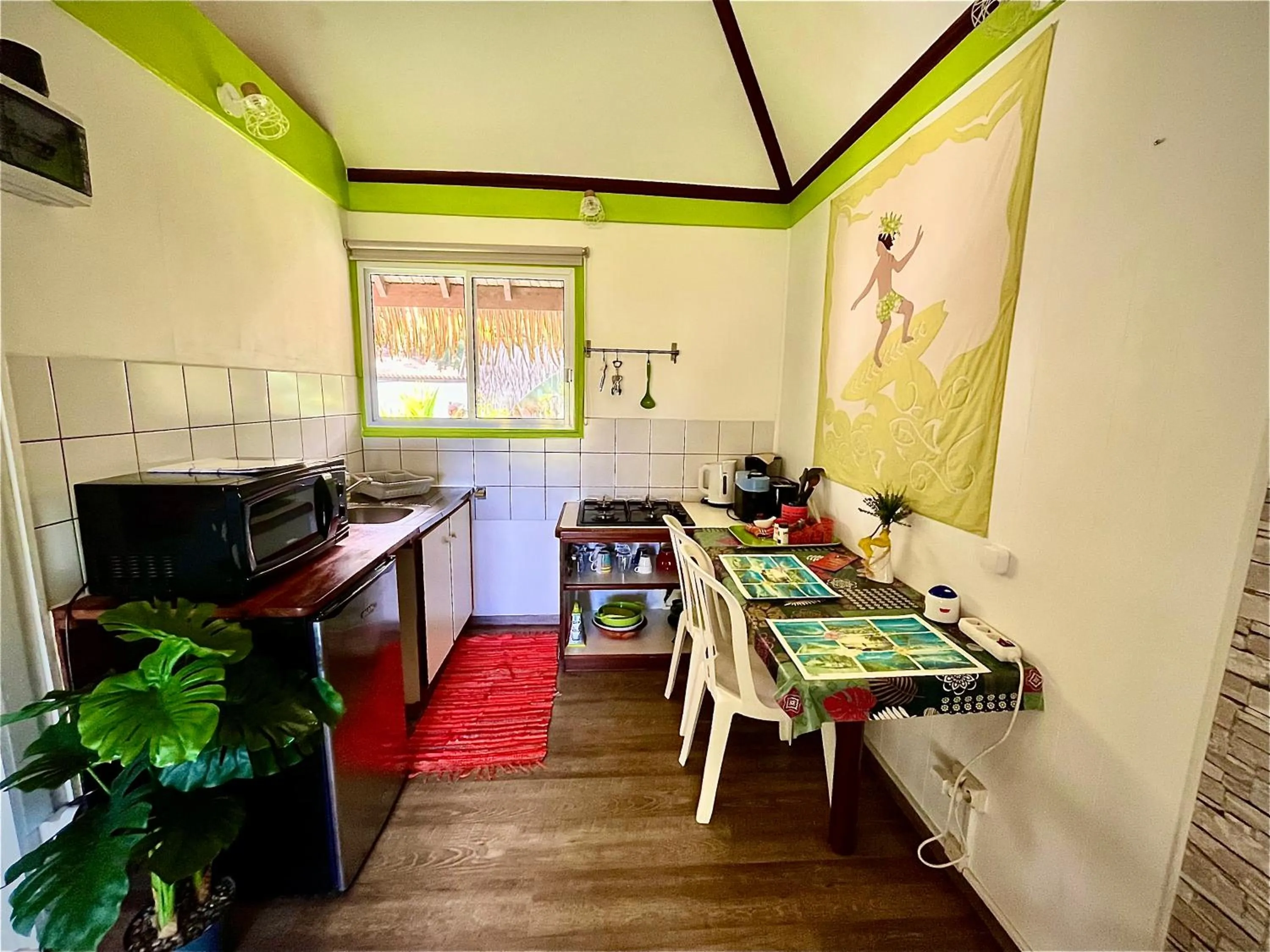 Kitchen or kitchenette in Linareva Moorea Beach Resort