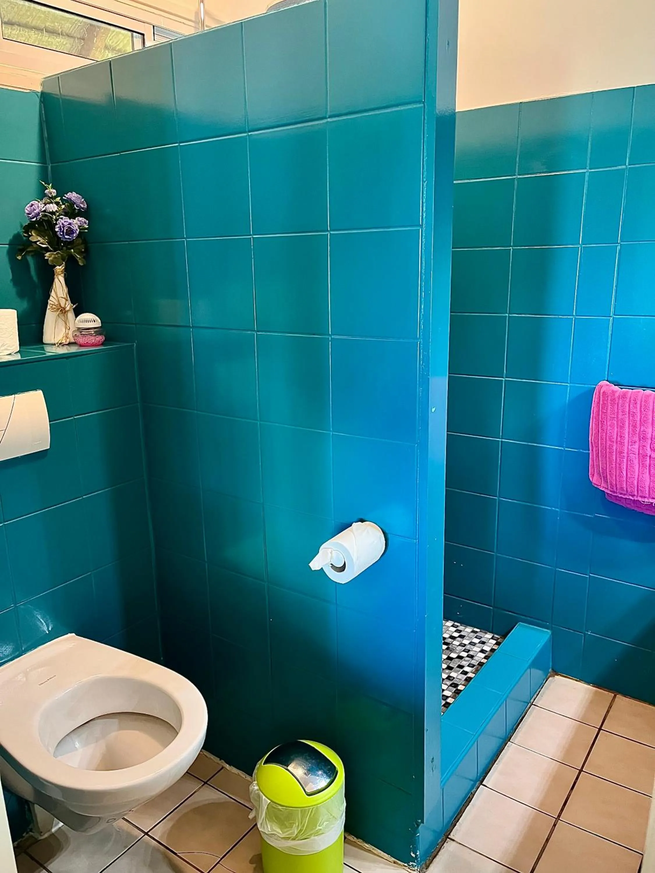 Bathroom in Linareva Moorea Beach Resort