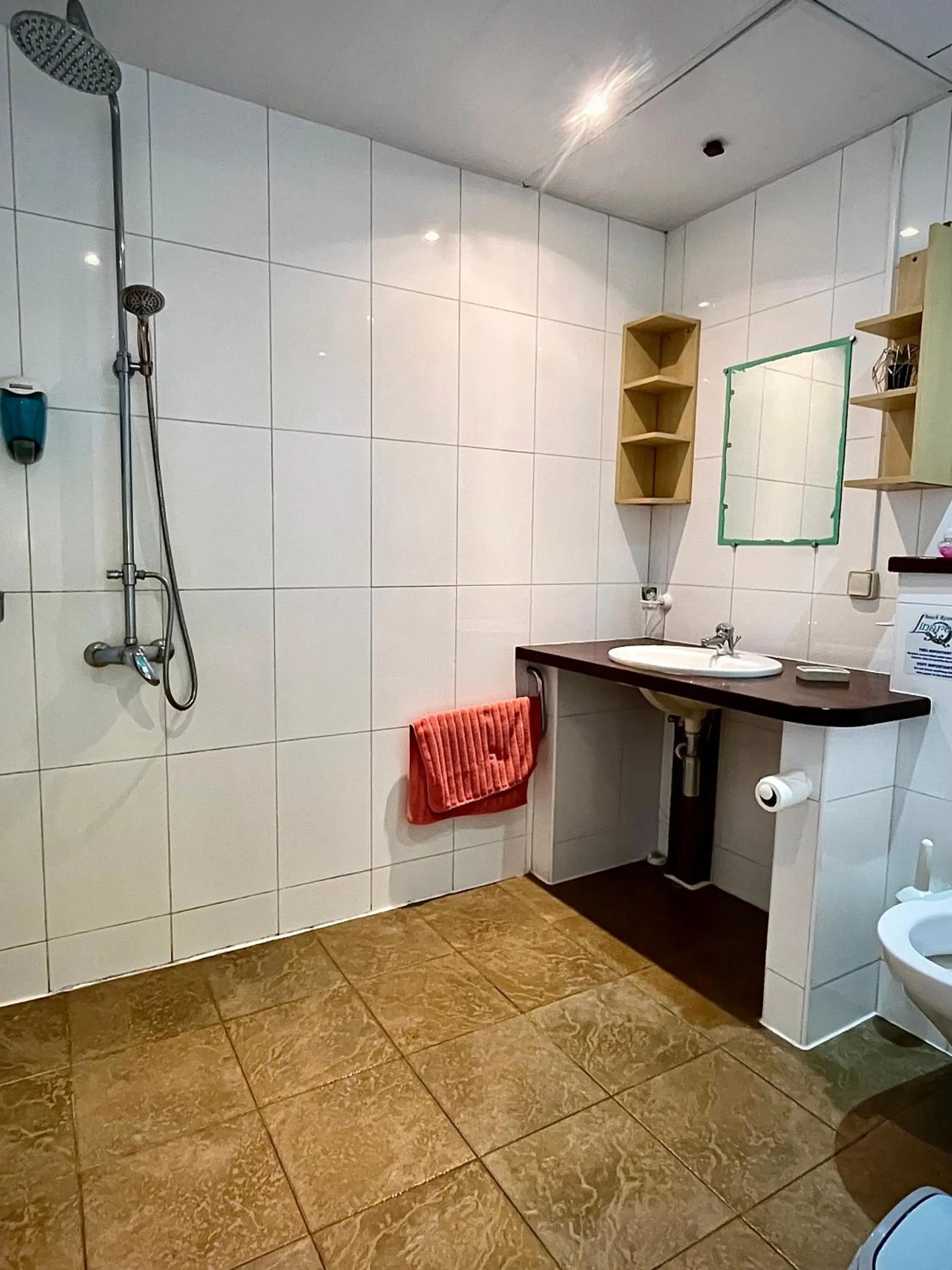 Bathroom in Linareva Moorea Beach Resort