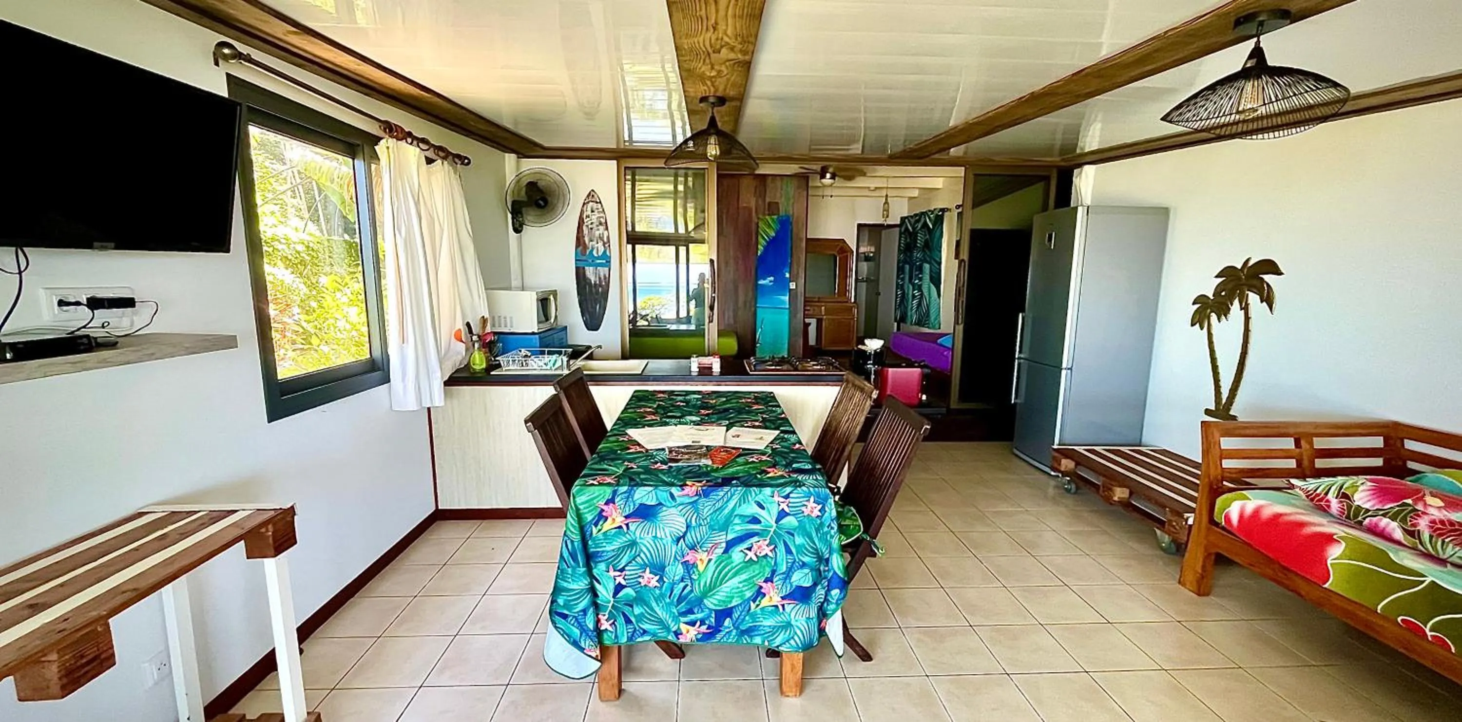 Seating area, Bed in Linareva Moorea Beach Resort