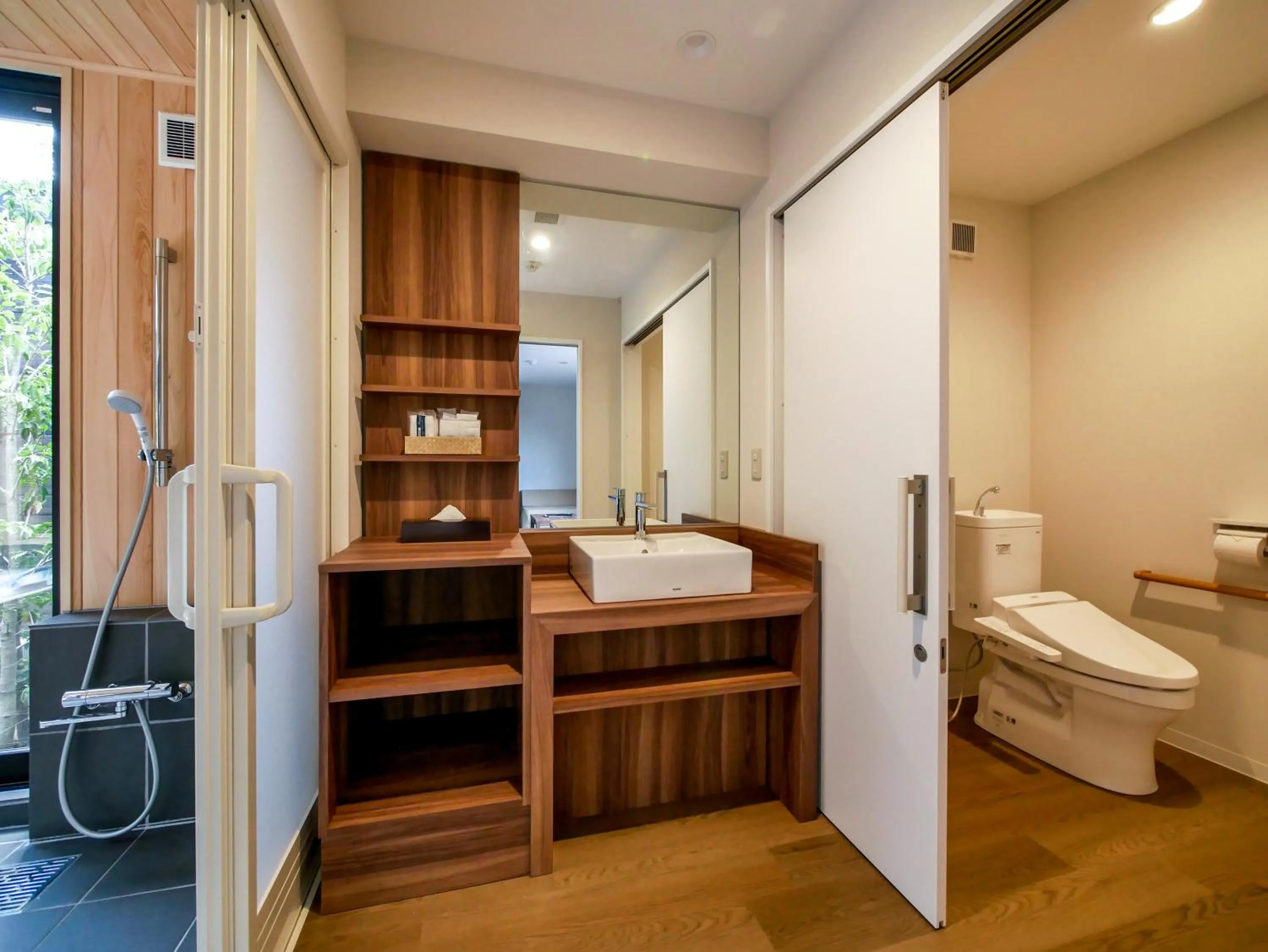 Toilet in HOTEL R9 Kujukuri "ex Casual Resort COFF Ichinomiya"