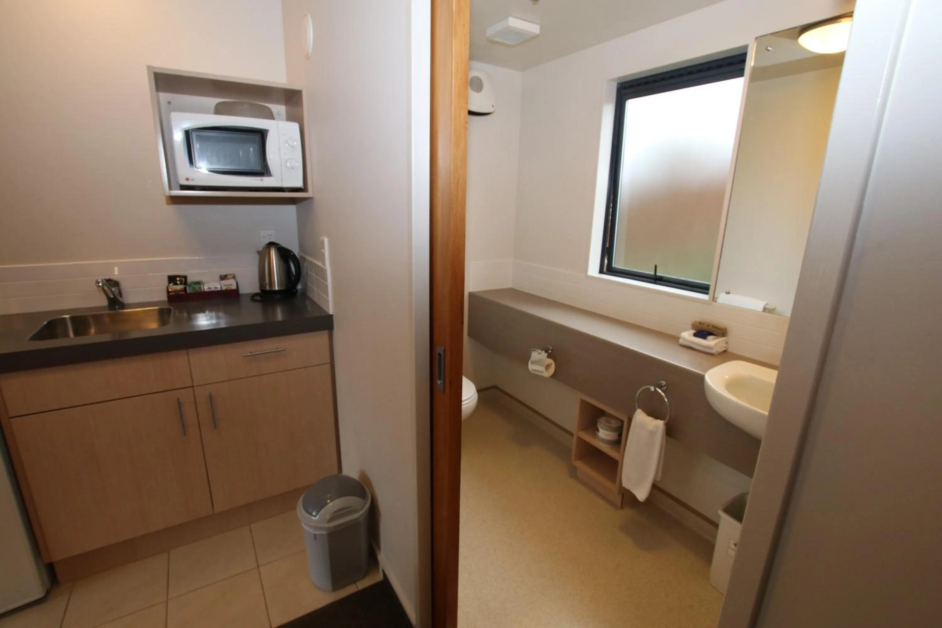 Toilet in Bella Vista Motel Kaikoura