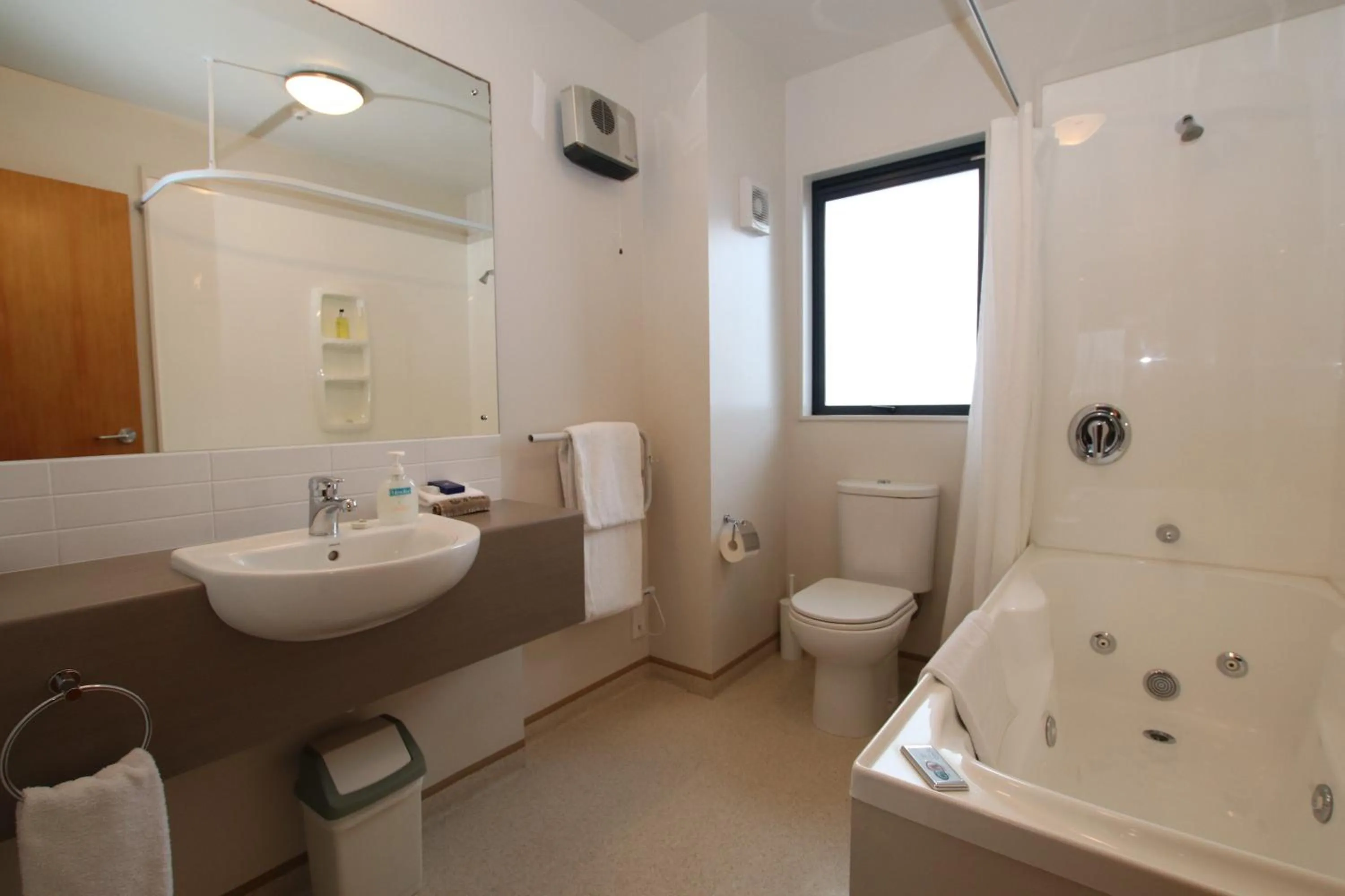 Bathroom in Bella Vista Motel Kaikoura