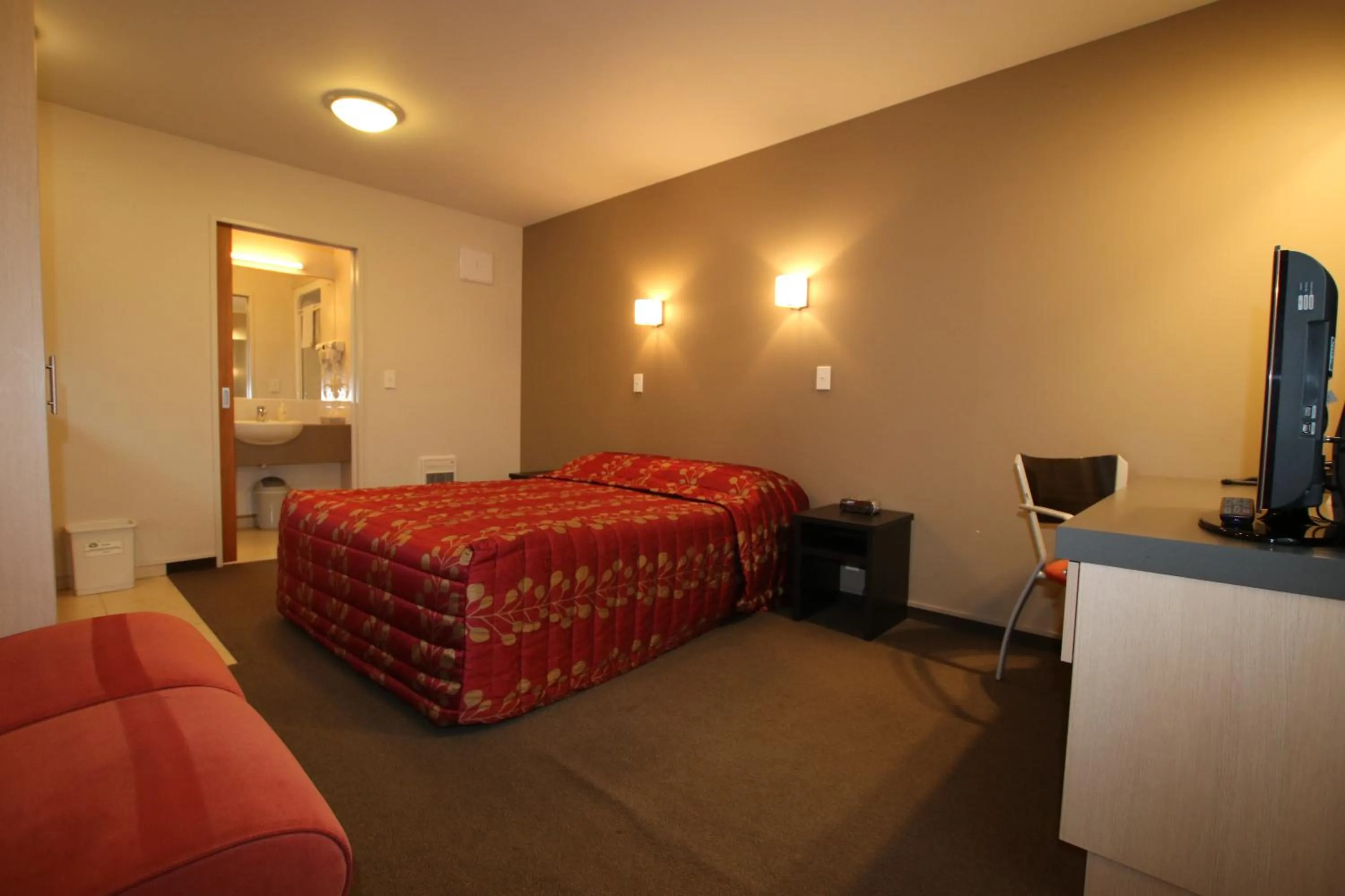 Photo of the whole room, Bed in Bella Vista Motel Kaikoura
