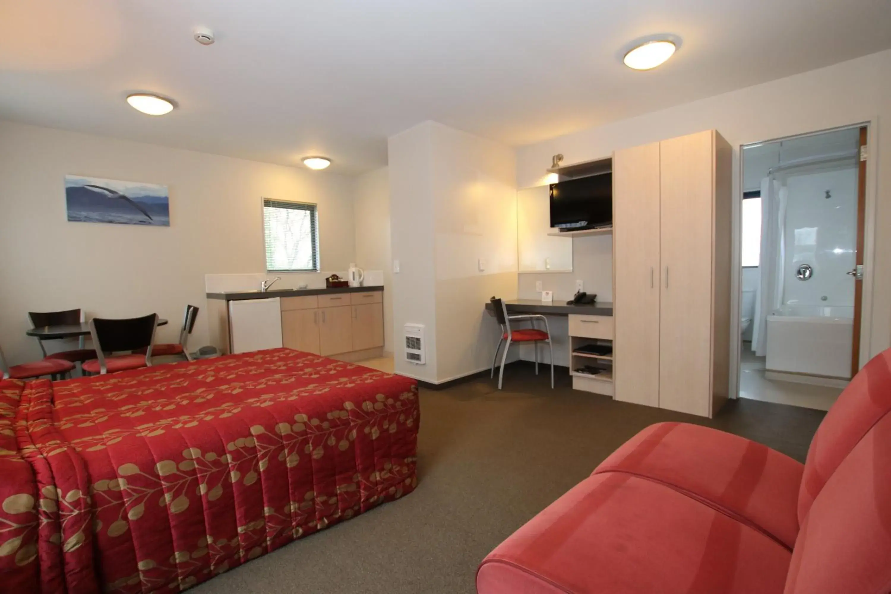 Photo of the whole room, Bed in Bella Vista Motel Kaikoura Photo of the whole room, Bed in Bella Vista Motel Kaikoura