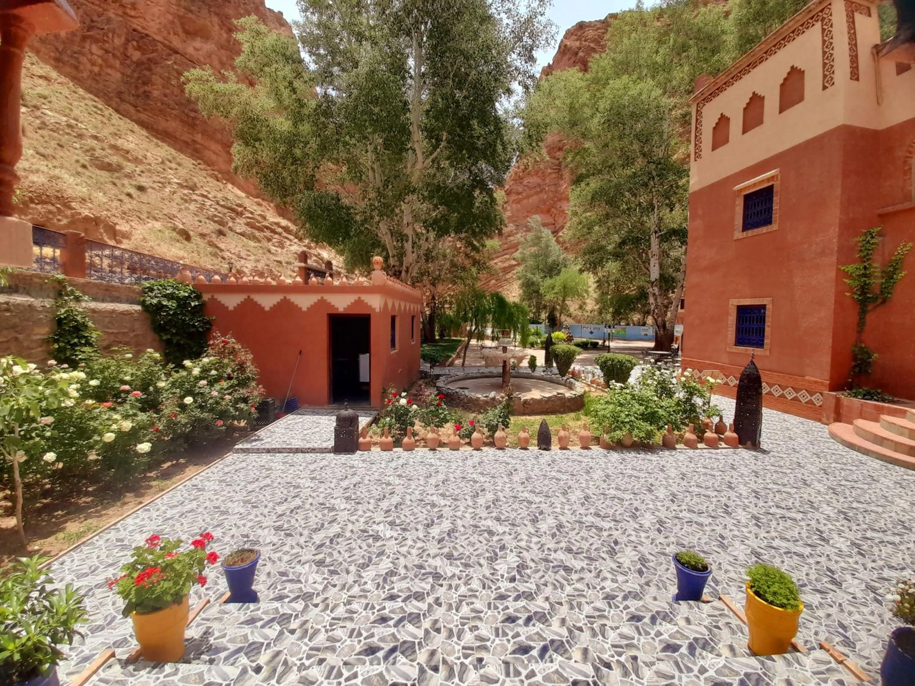 Property building in Berbère de la Montagne HoteL