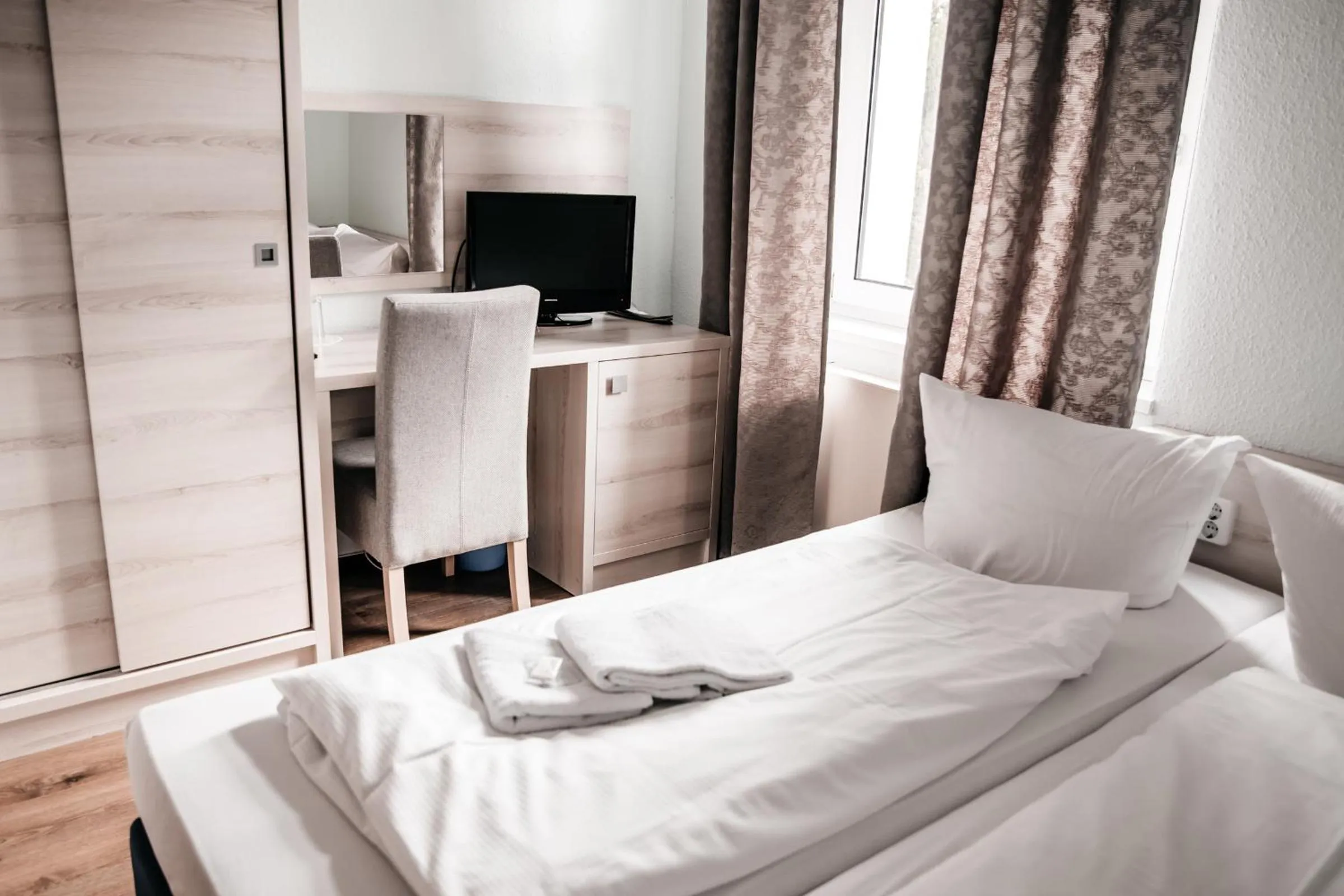 Photo of the whole room, Bed in Hotel am Fluss