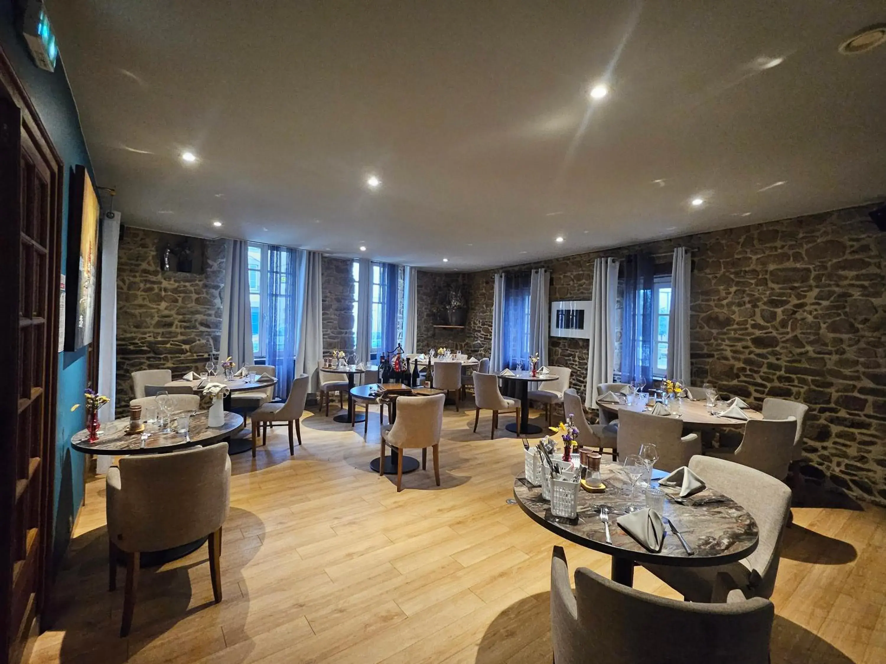 Logis Hôtel-restaurant Le Grand Cerf Logis Hôtel-restaurant Le Grand Cerf