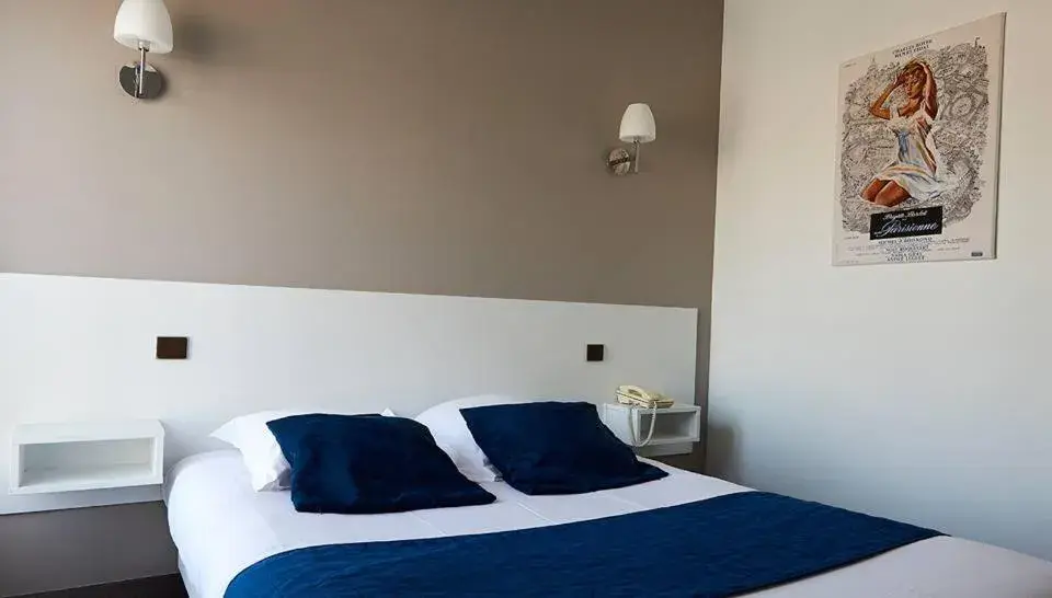 Double Room in Logis Hôtel-restaurant Le Grand Cerf Double Room in Logis Hôtel-restaurant Le Grand Cerf