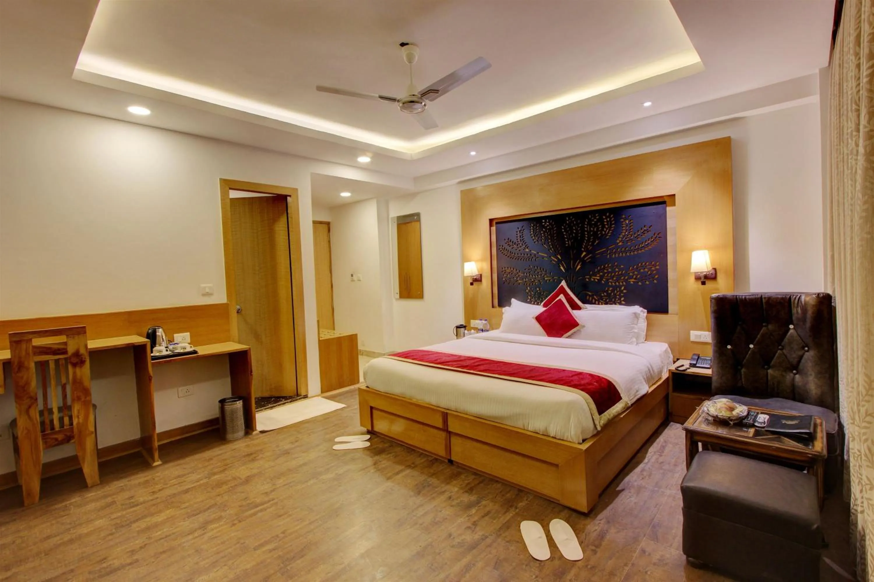 Bedroom, Bed in Hill County Resort & Spa