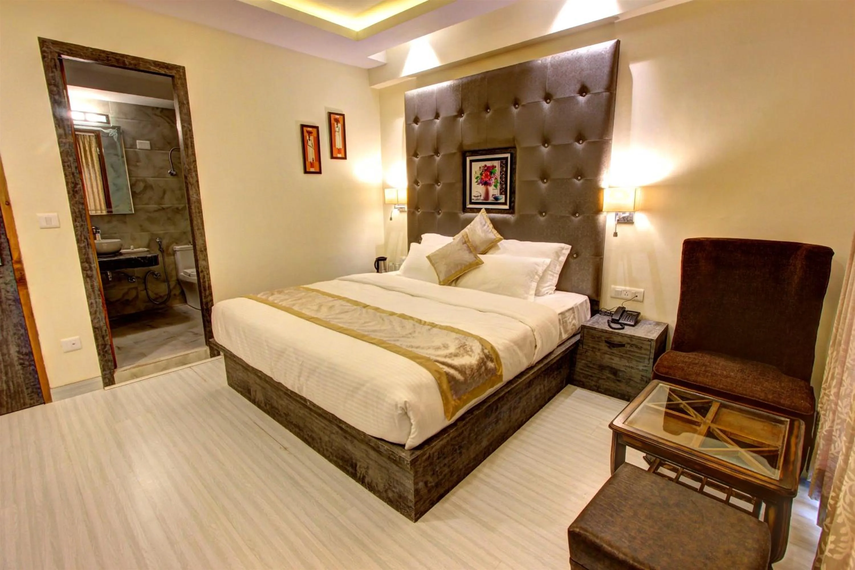 Bedroom, Bed in Hill County Resort & Spa