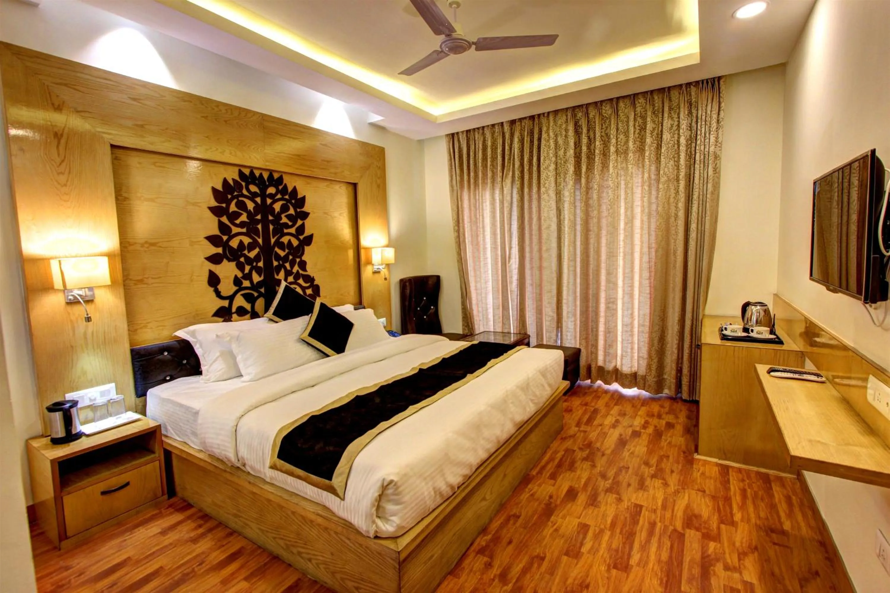 Bedroom, Bed in Hill County Resort & Spa