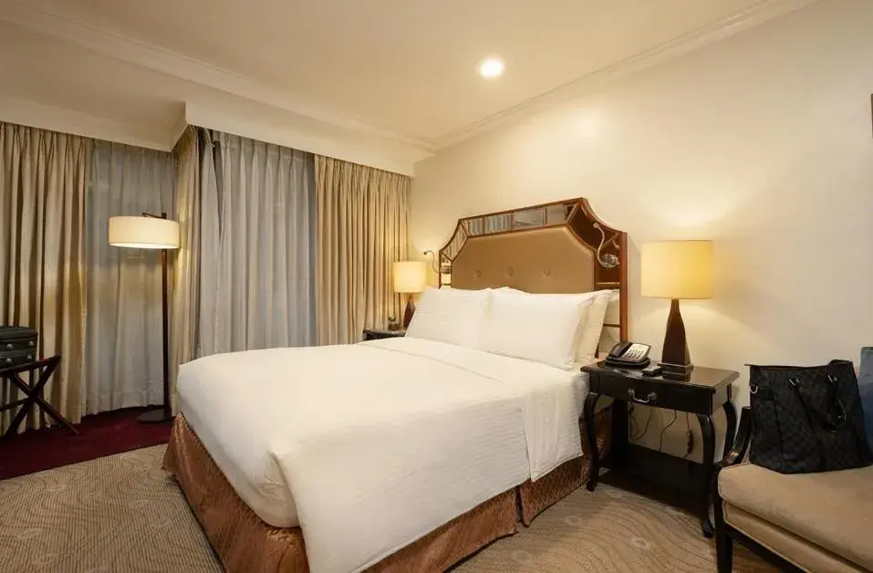 Bed in Discovery Suites Manila, Philippines Bed in Discovery Suites Manila, Philippines