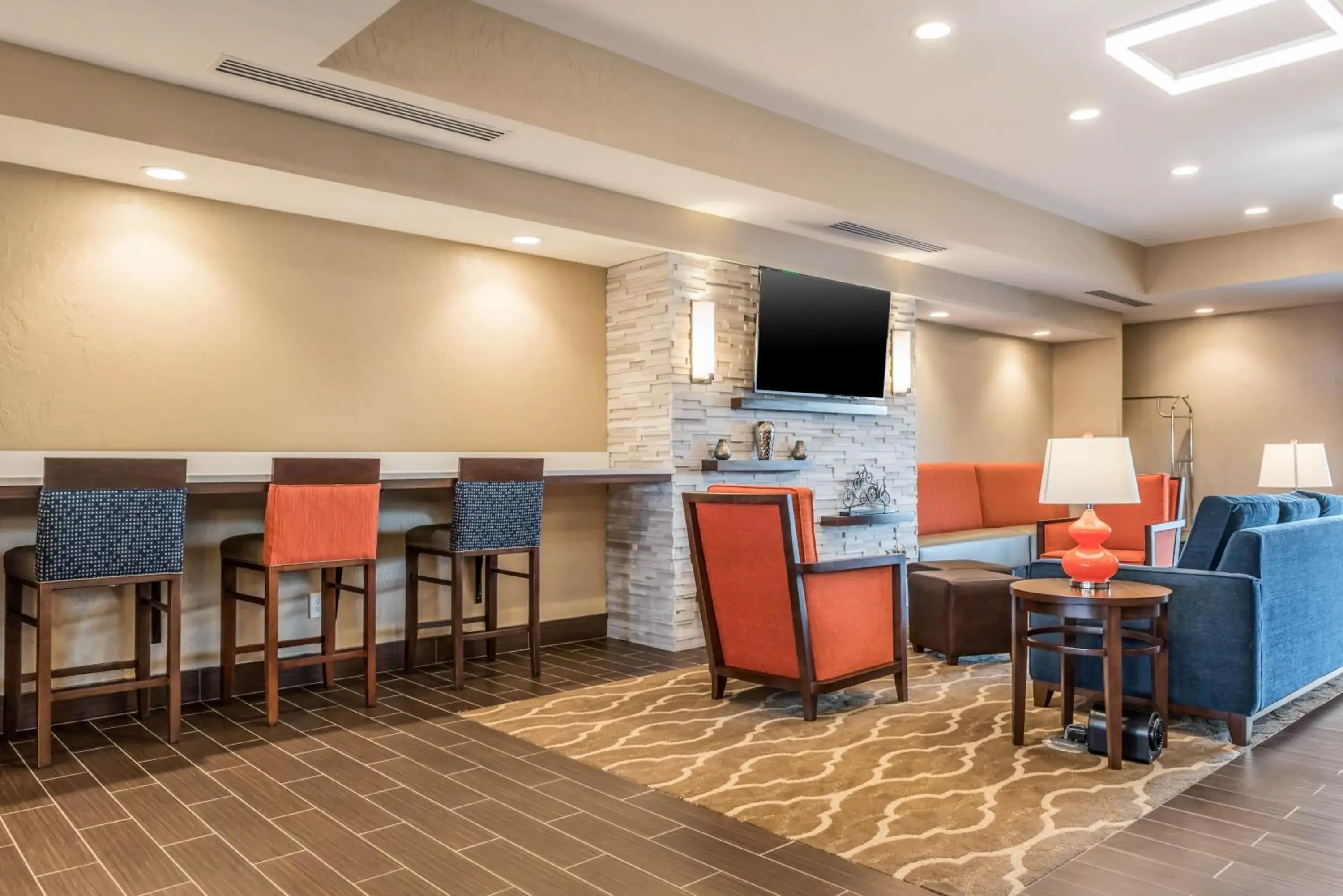 Lobby or reception in Comfort Suites Florence - Cincinnati South Lobby or reception in Comfort Suites Florence - Cincinnati South