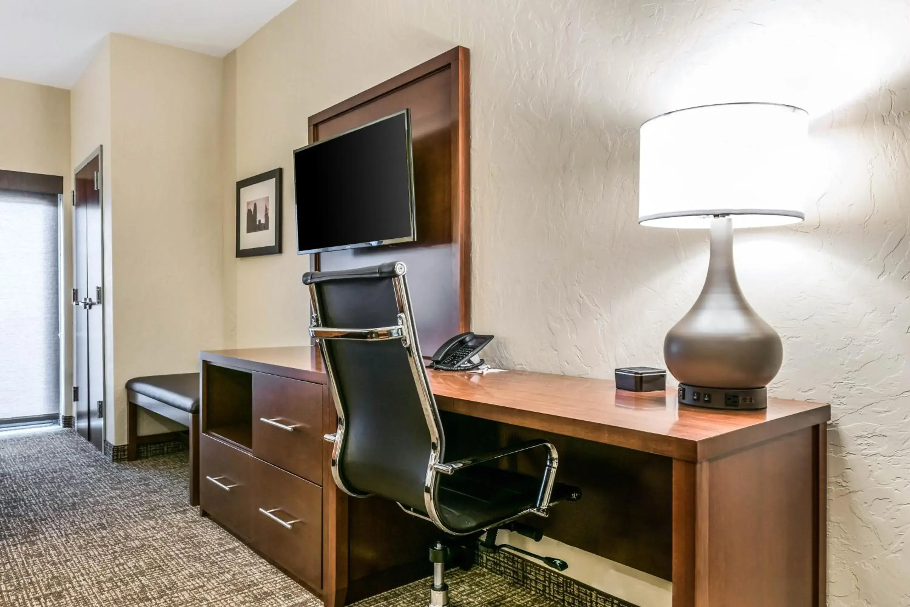 Queen Suite with Two Queen Beds - Accessible/Non-Smoking in Comfort Suites Florence - Cincinnati South Queen Suite with Two Queen Beds - Accessible/Non-Smoking in Comfort Suites Florence - Cincinnati South