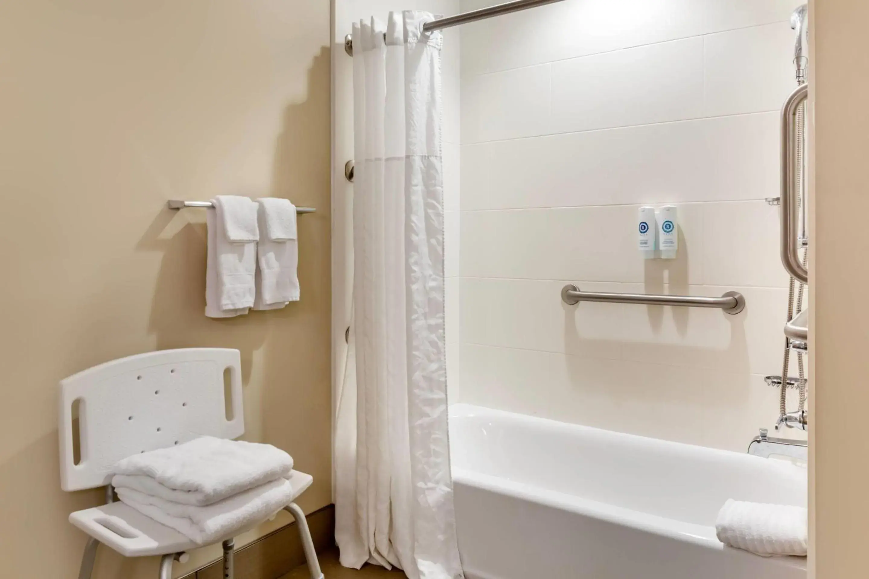 Bedroom in Comfort Suites Florence - Cincinnati South Bedroom in Comfort Suites Florence - Cincinnati South