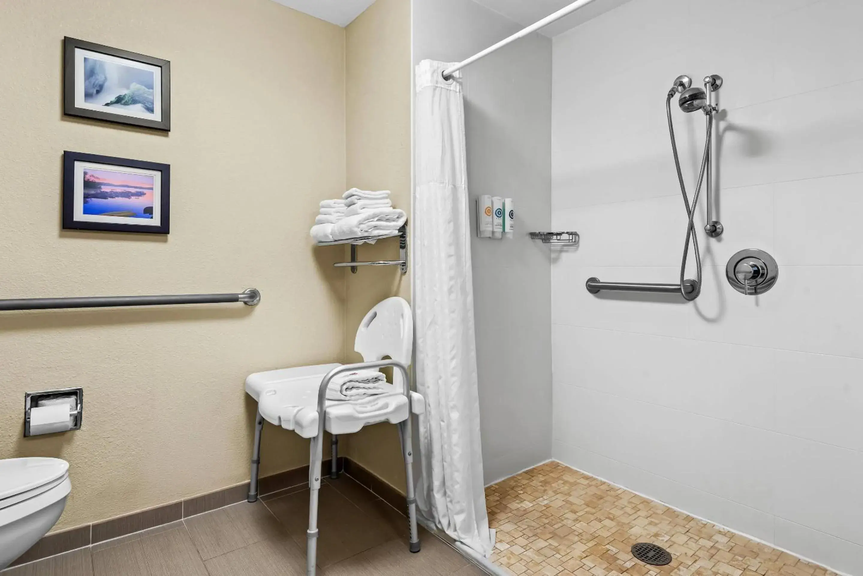 Bedroom in Comfort Inn Chambersburg North Bedroom in Comfort Inn Chambersburg North