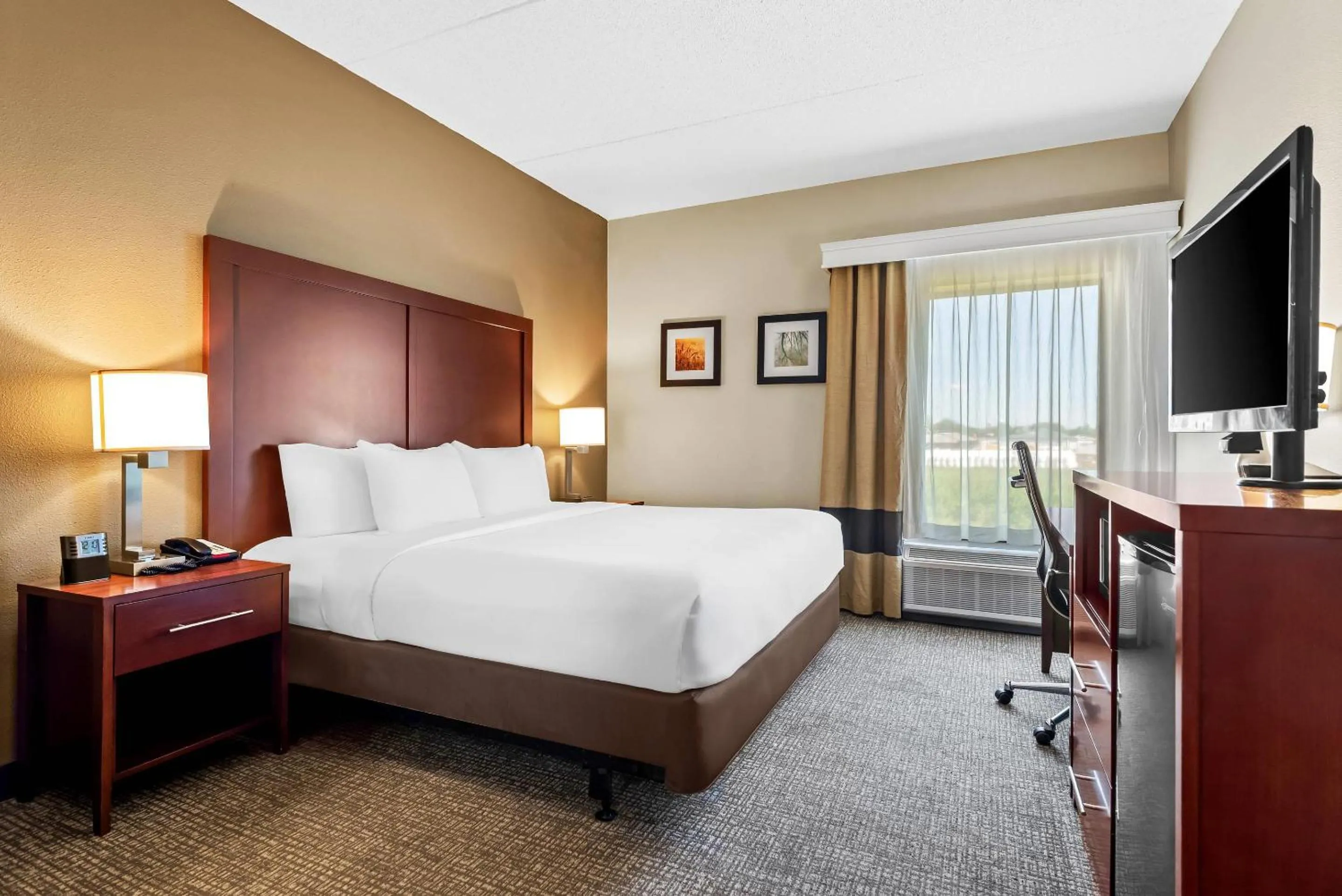 Bedroom, Bed in Comfort Inn Chambersburg North