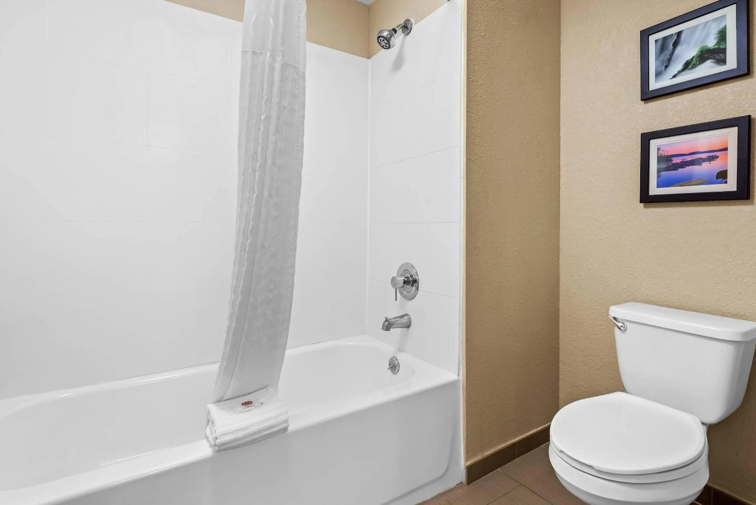 Bedroom in Comfort Inn Chambersburg North