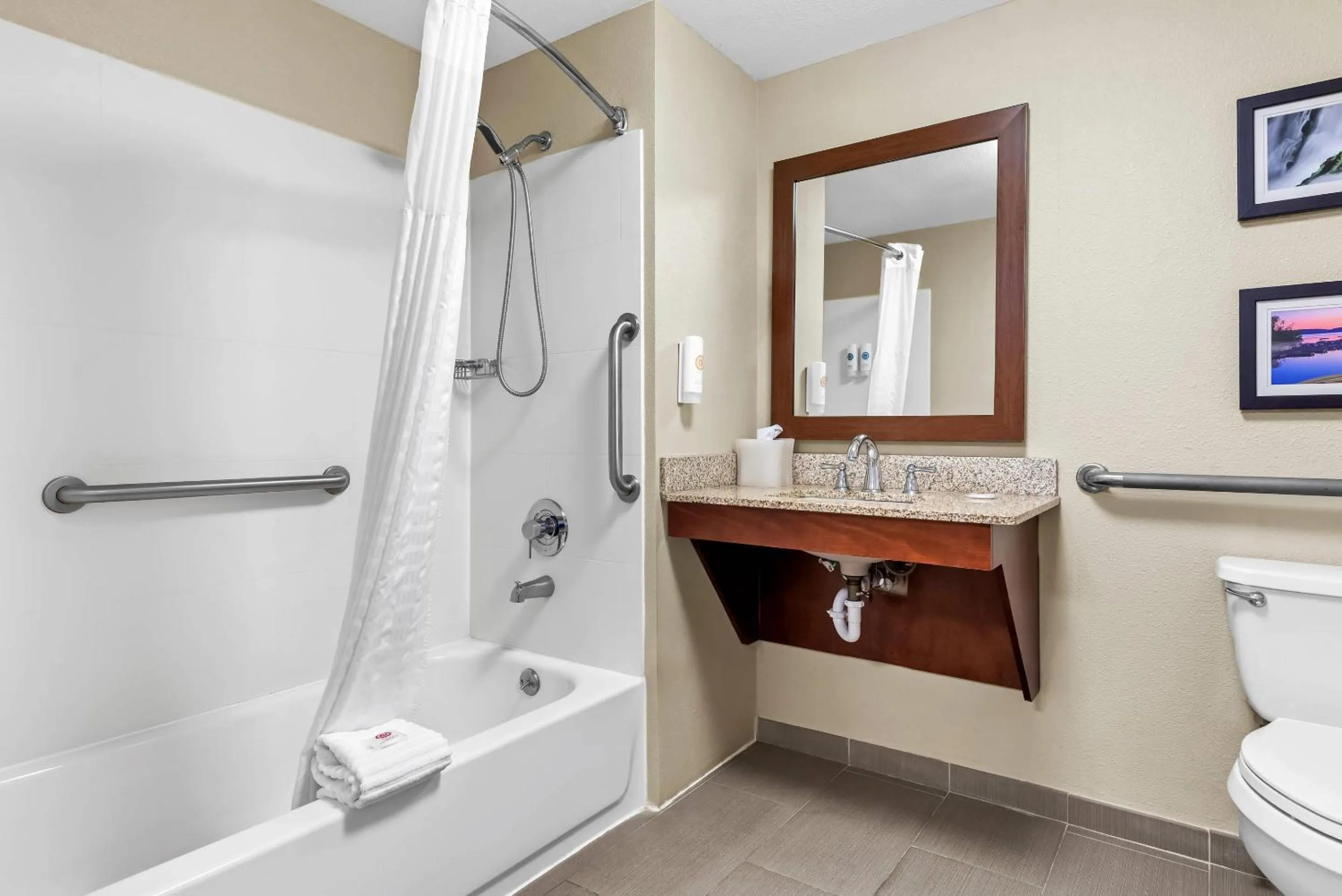 Bedroom in Comfort Inn Chambersburg North